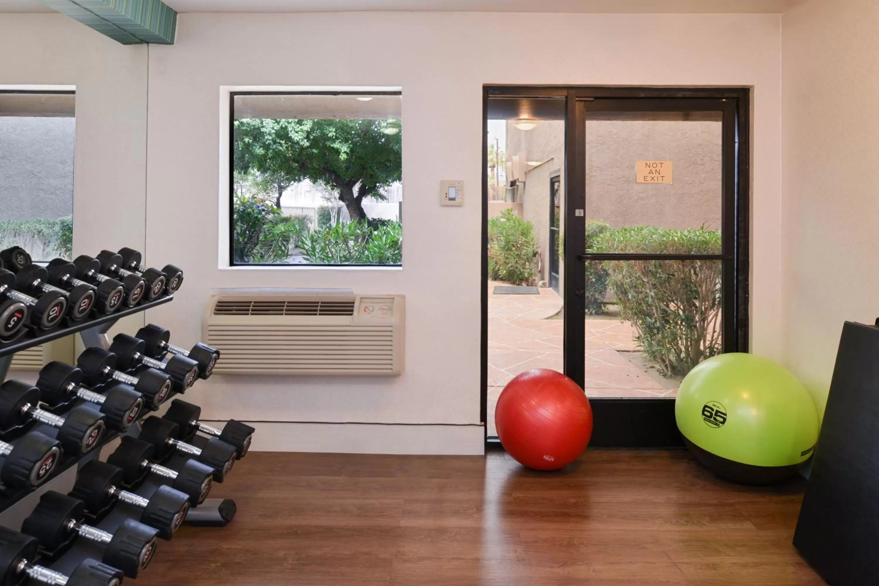 Spa and wellness centre/facilities in Holiday Inn Express Palm Desert by IHG