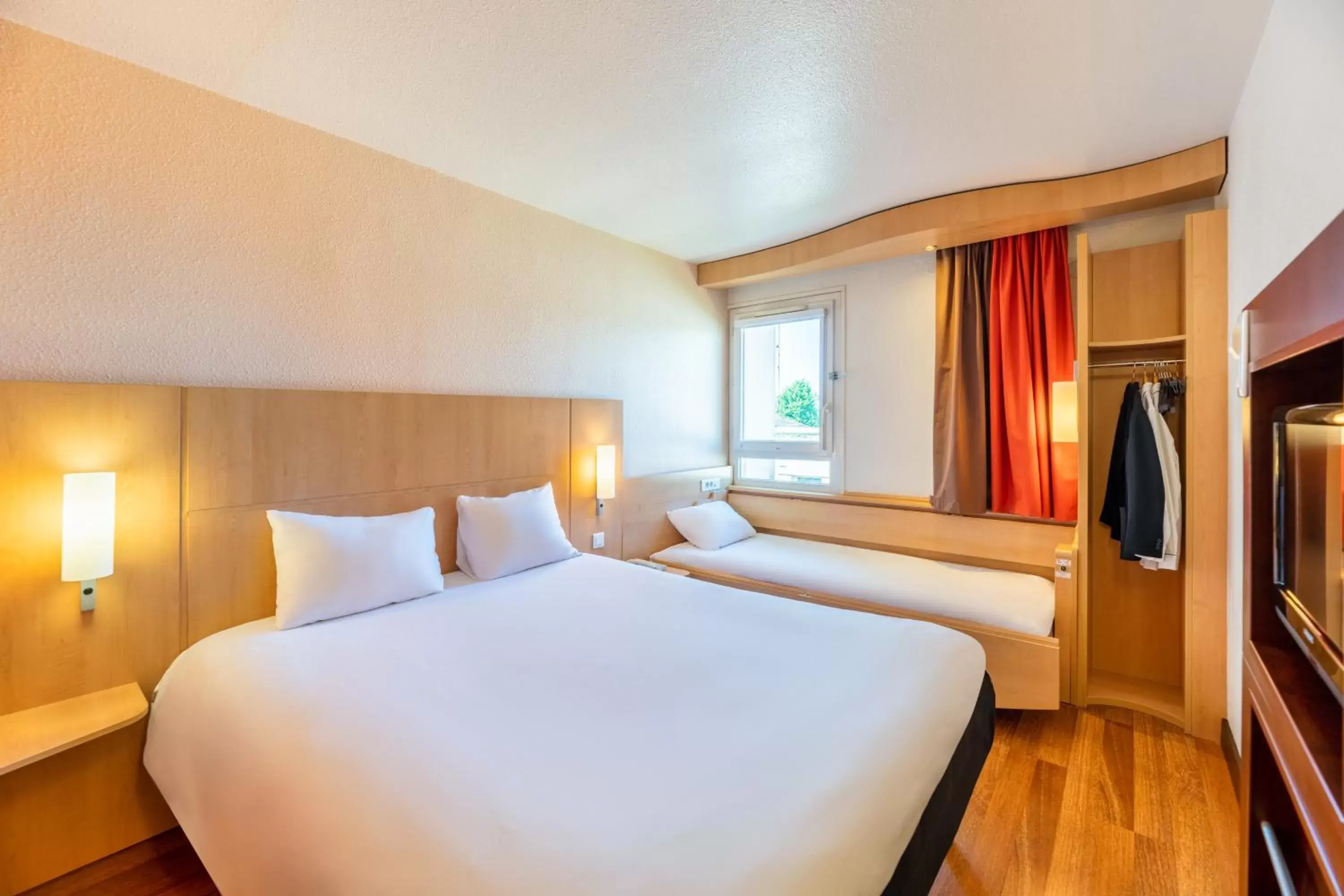 Bedroom, Bed in B&B HOTEL Lyon Eurexpo Bron