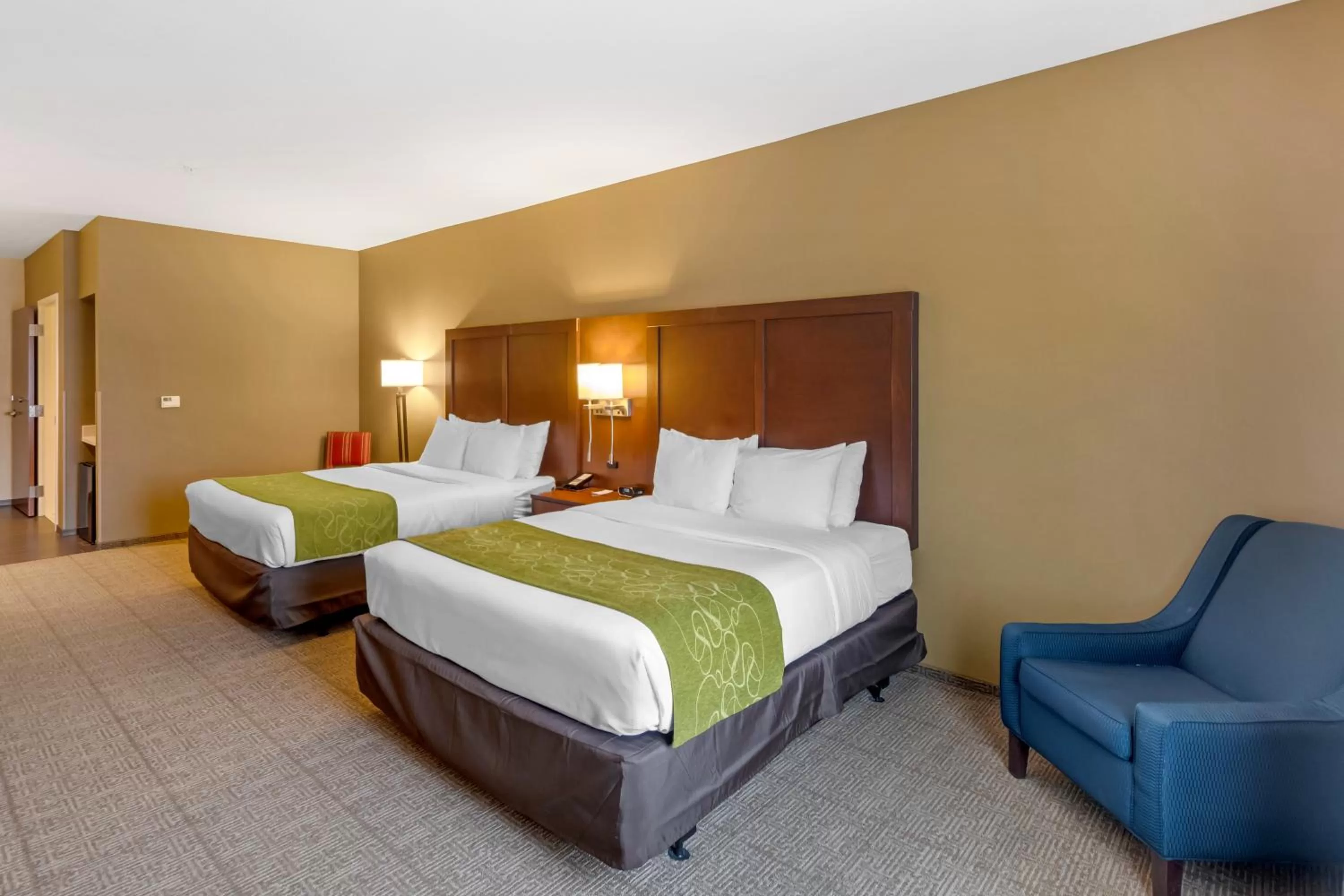 Photo of the whole room, Bed in Comfort Suites St George - University Area