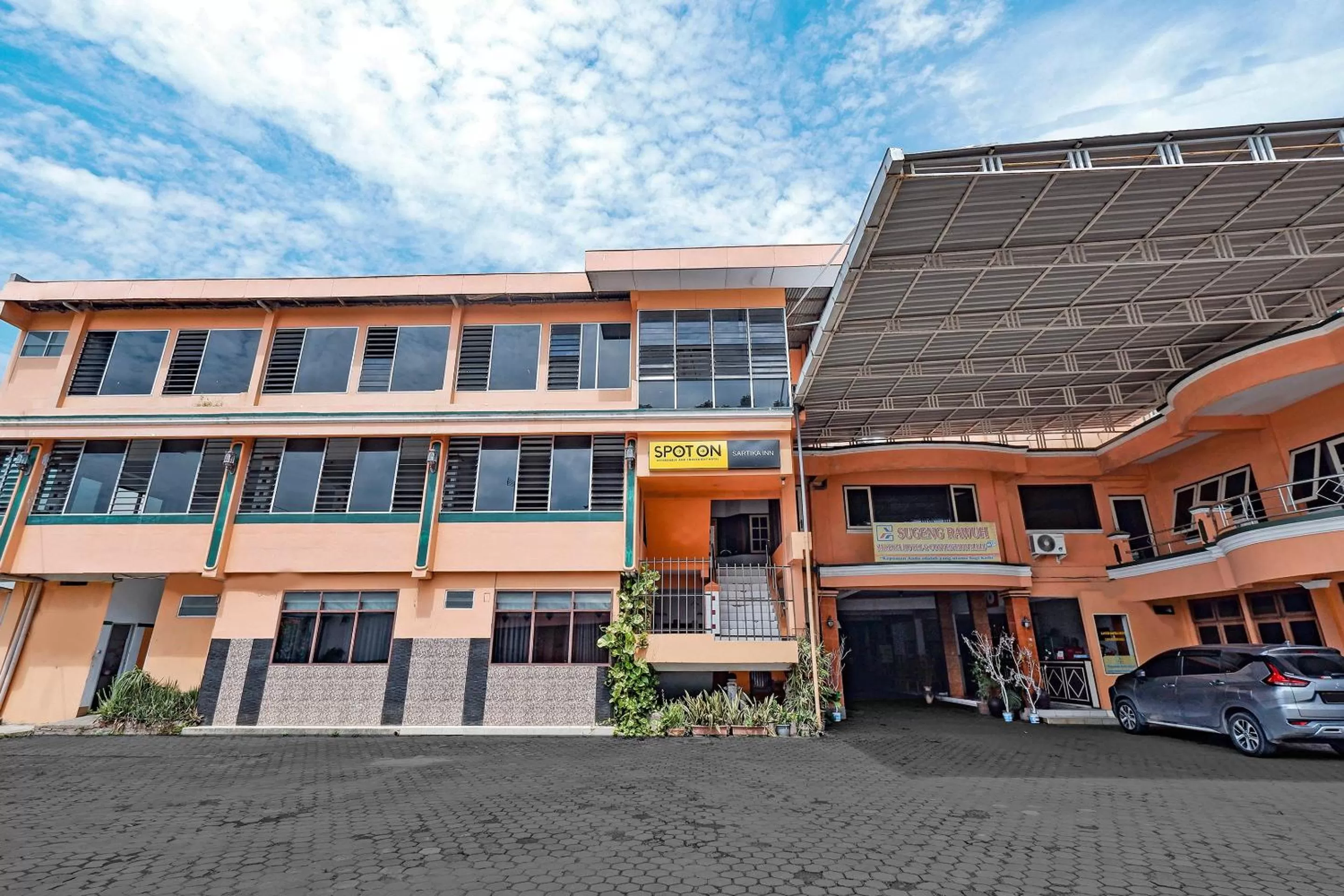 Property Building in SUPER OYO 2865 Sartika Inn Pati