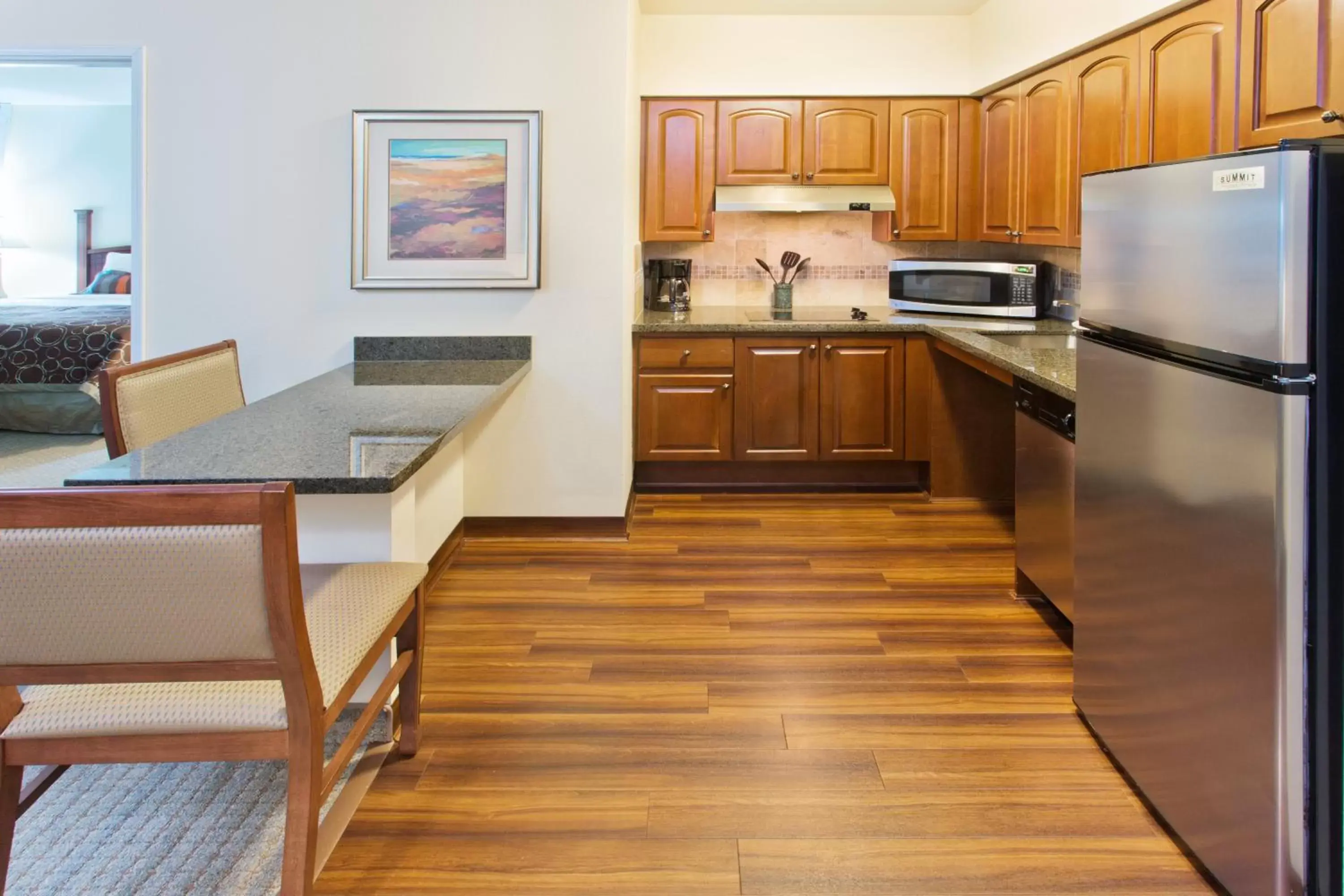 Photo of the whole room, Kitchen/Kitchenette in Staybridge Suites Everett - Paine Field, an IHG Hotel