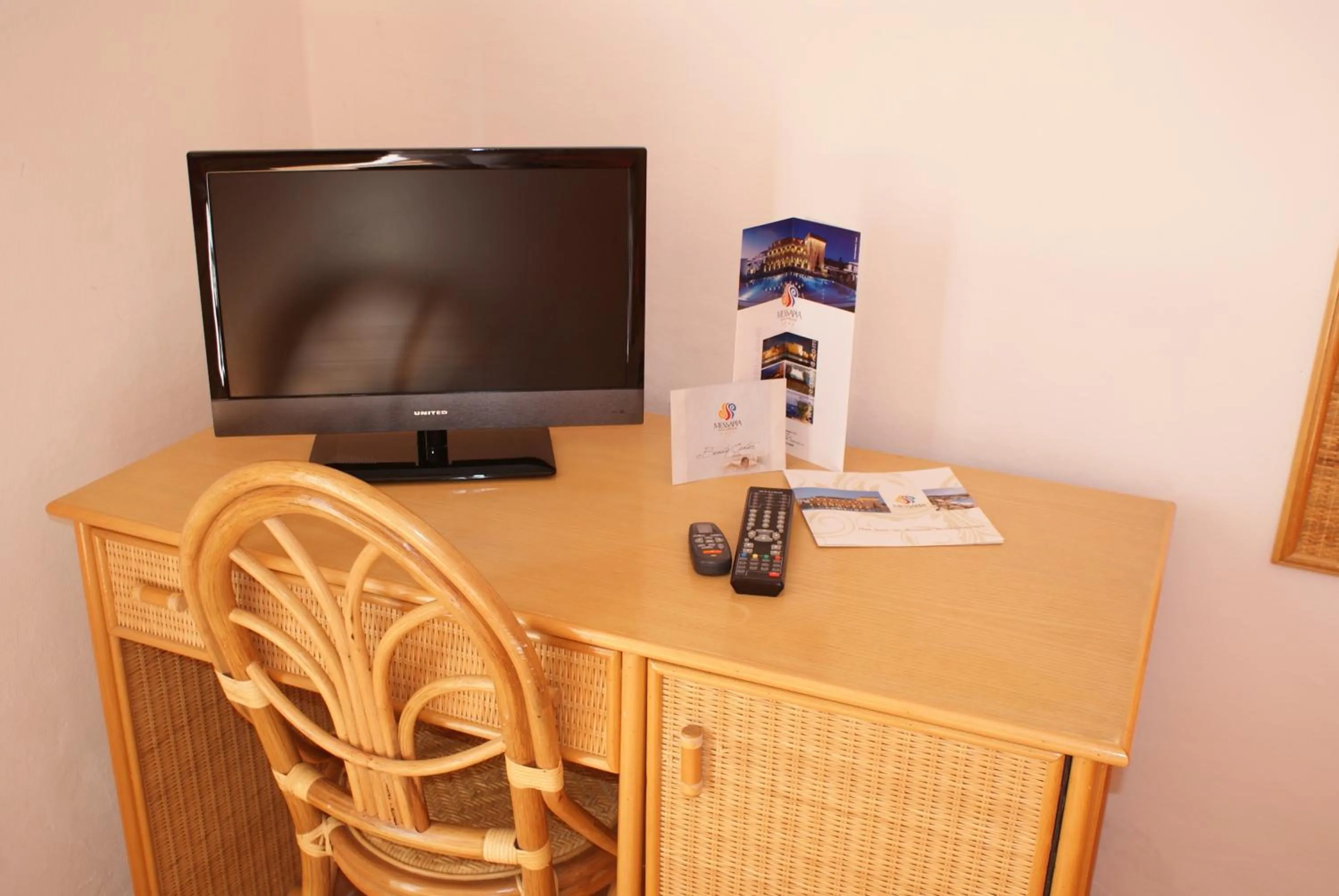 TV and multimedia in Messapia Hotel & Resort