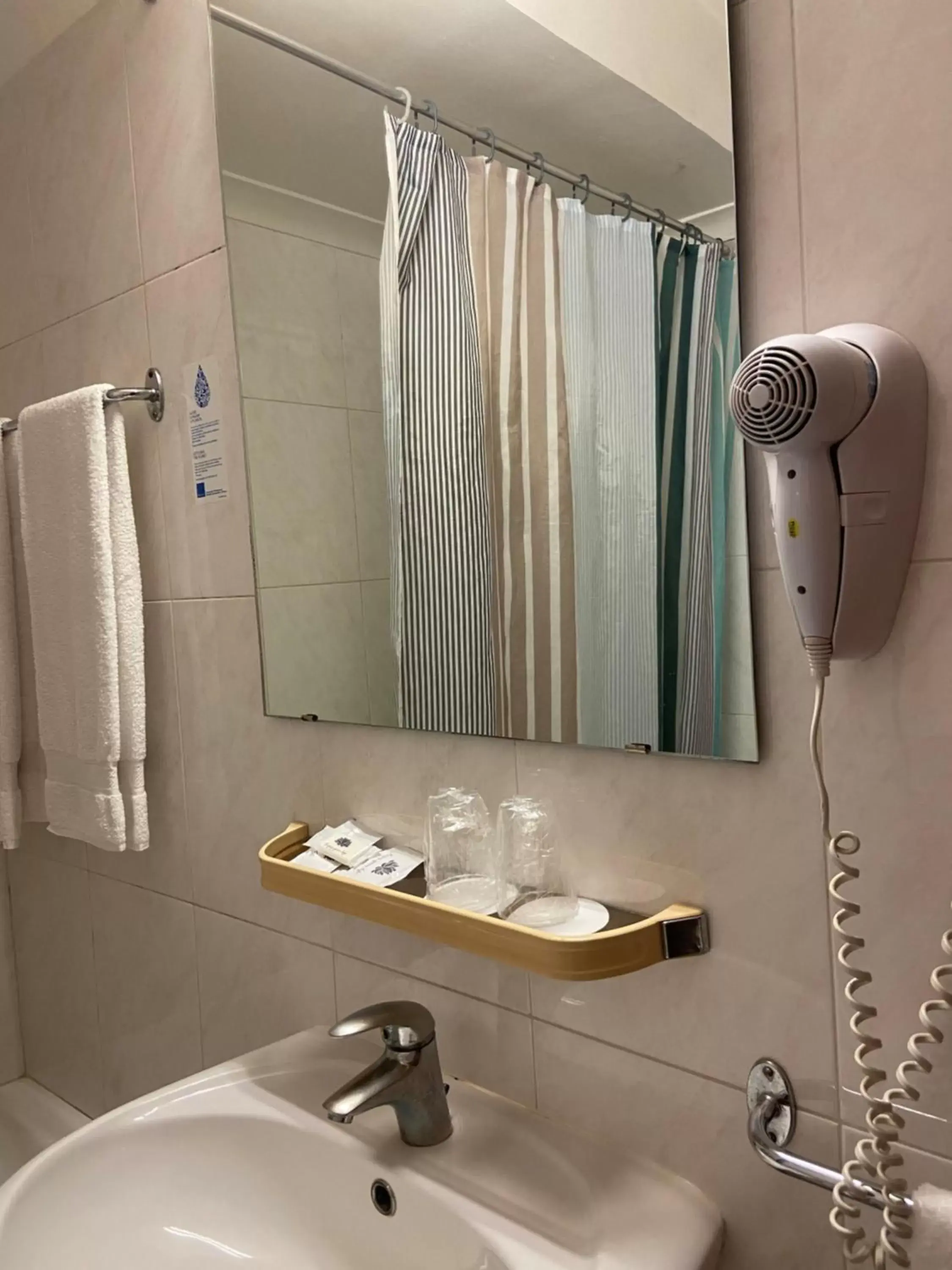 Bathroom in Hotel Porto Mar