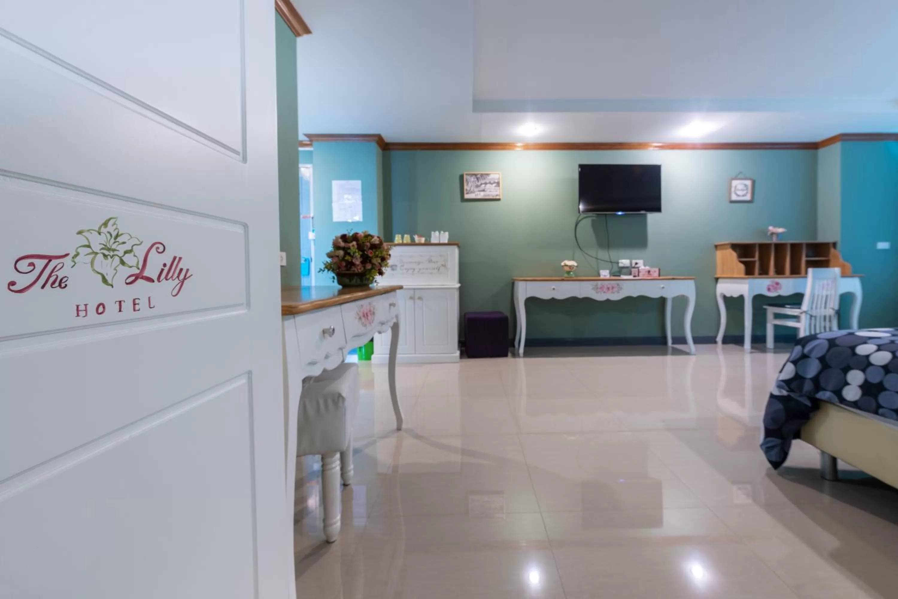 TV and multimedia in The Lilly Hotel