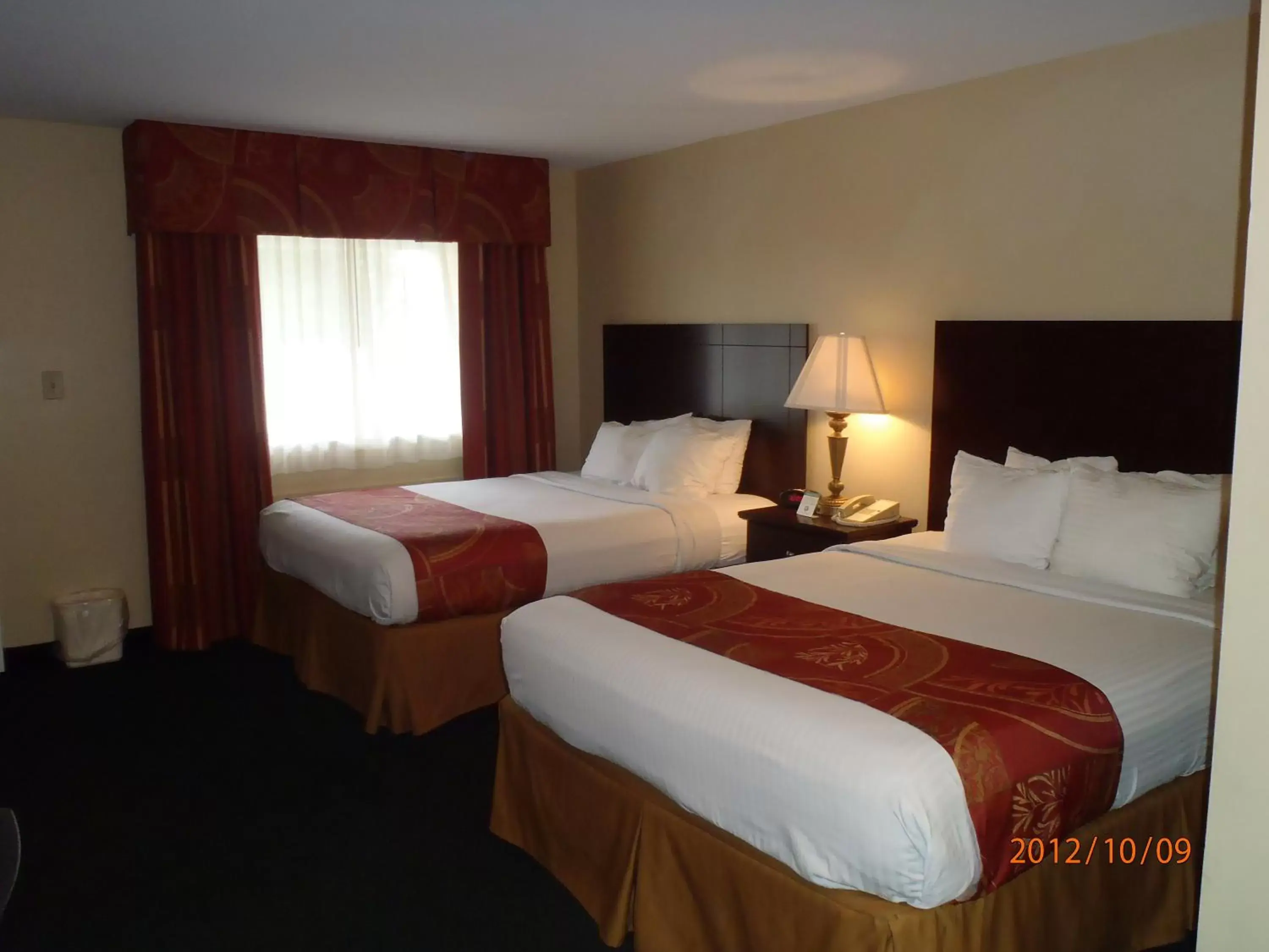 Queen Room with Two Queen Beds - Smoking in Days Inn by Wyndham Alexander City