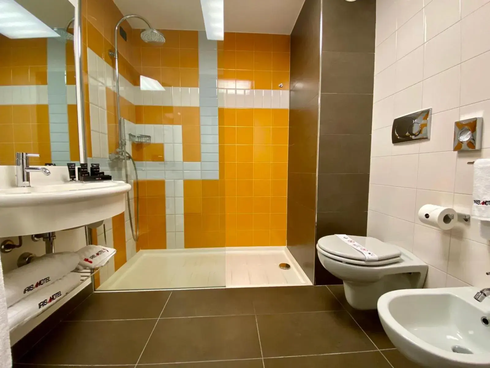Bathroom in Iris Hotel