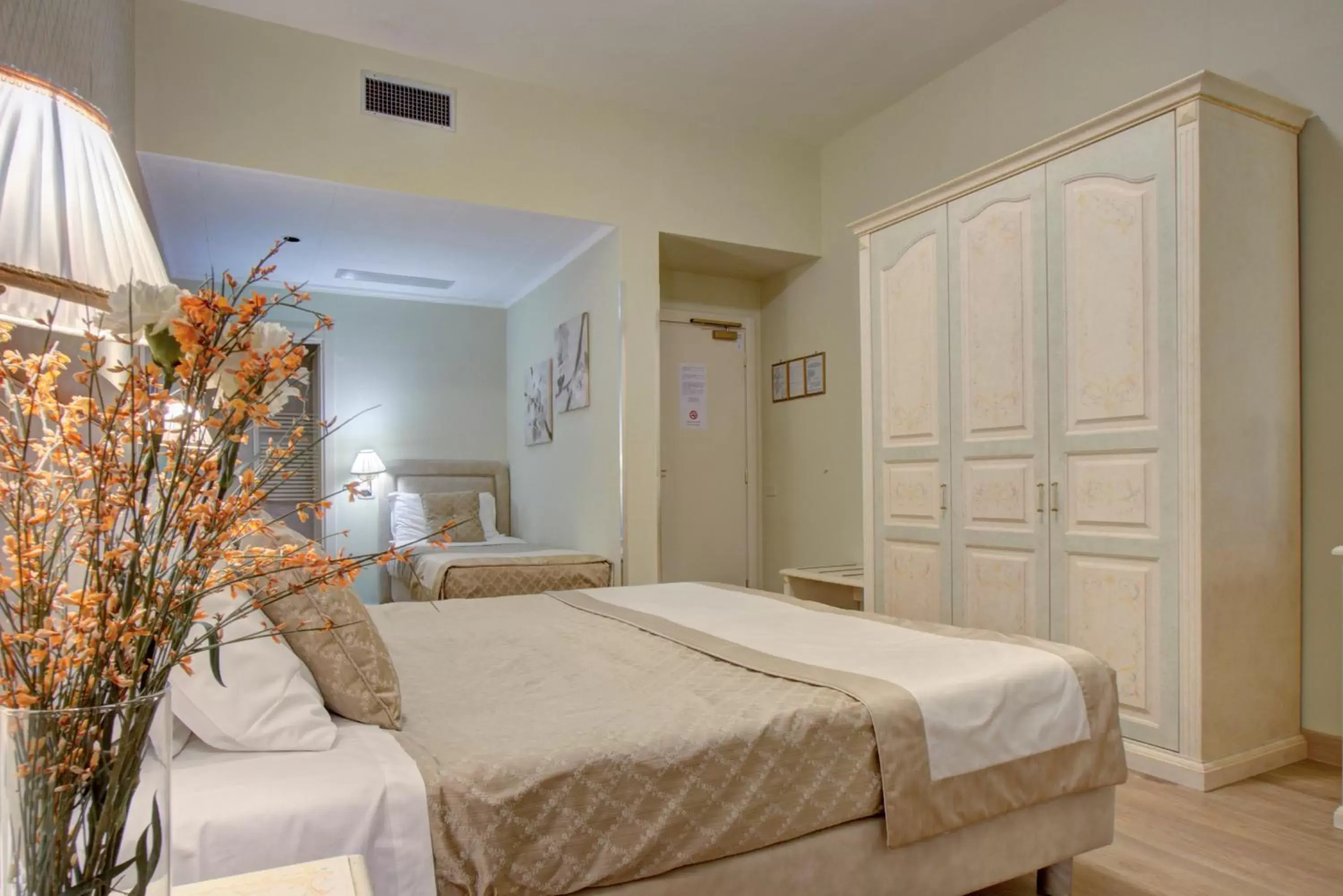 Bedroom, Bed in Hotel La Locanda