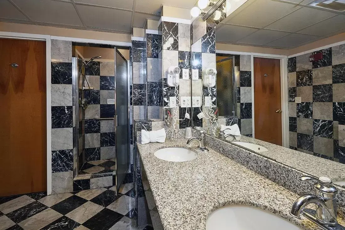 Shower, Bathroom in Ocean Inn & Suites