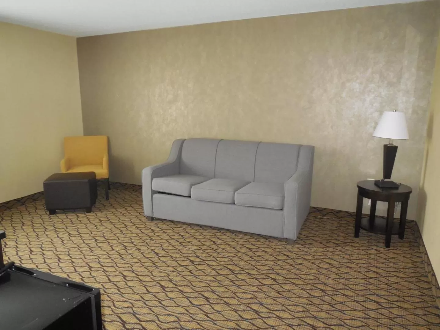 Seating area in Baymont by Wyndham Bridgeport/Frankenmuth