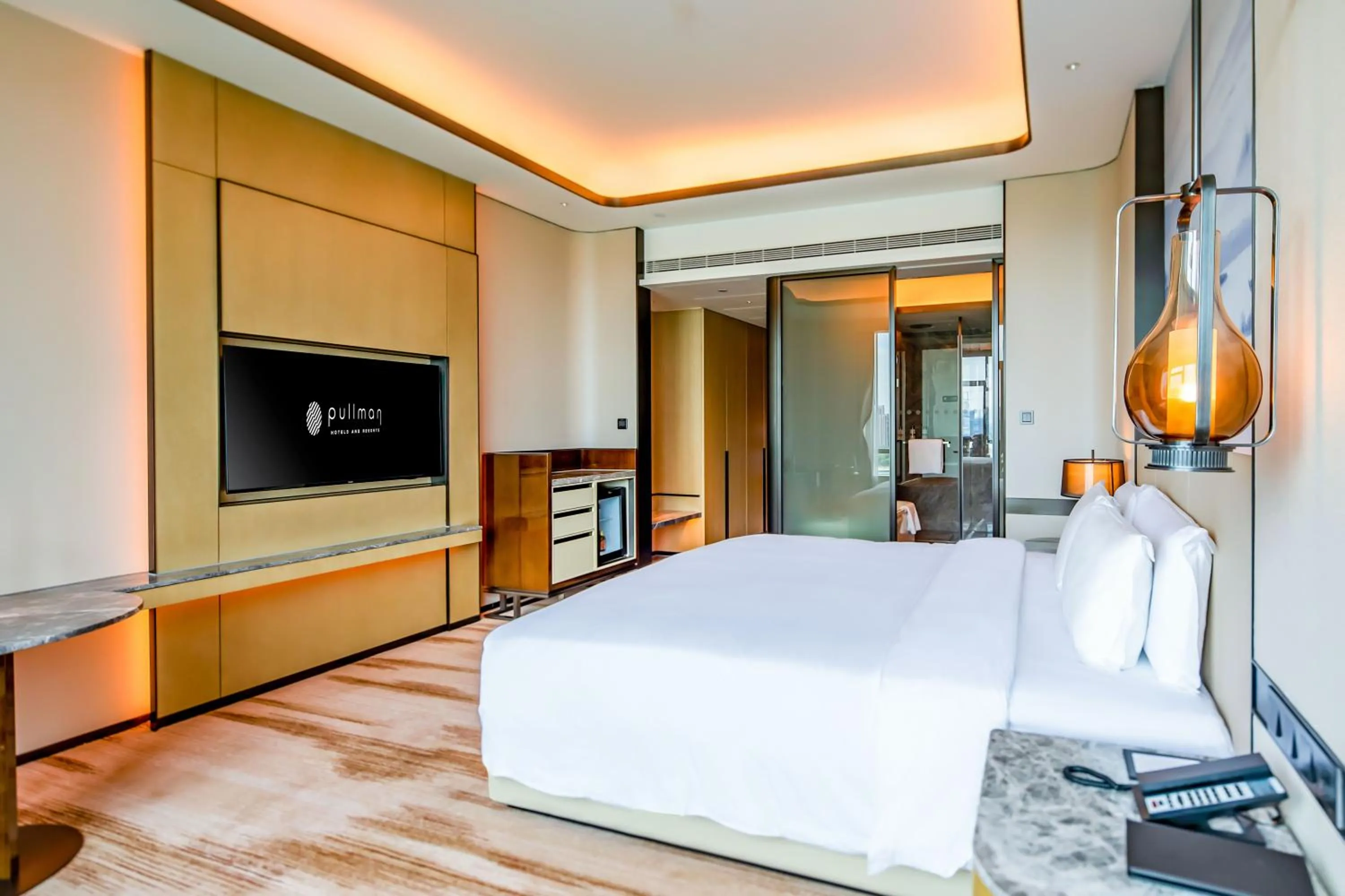 Photo of the whole room, Bed in Pullman Suzhou Taicang
