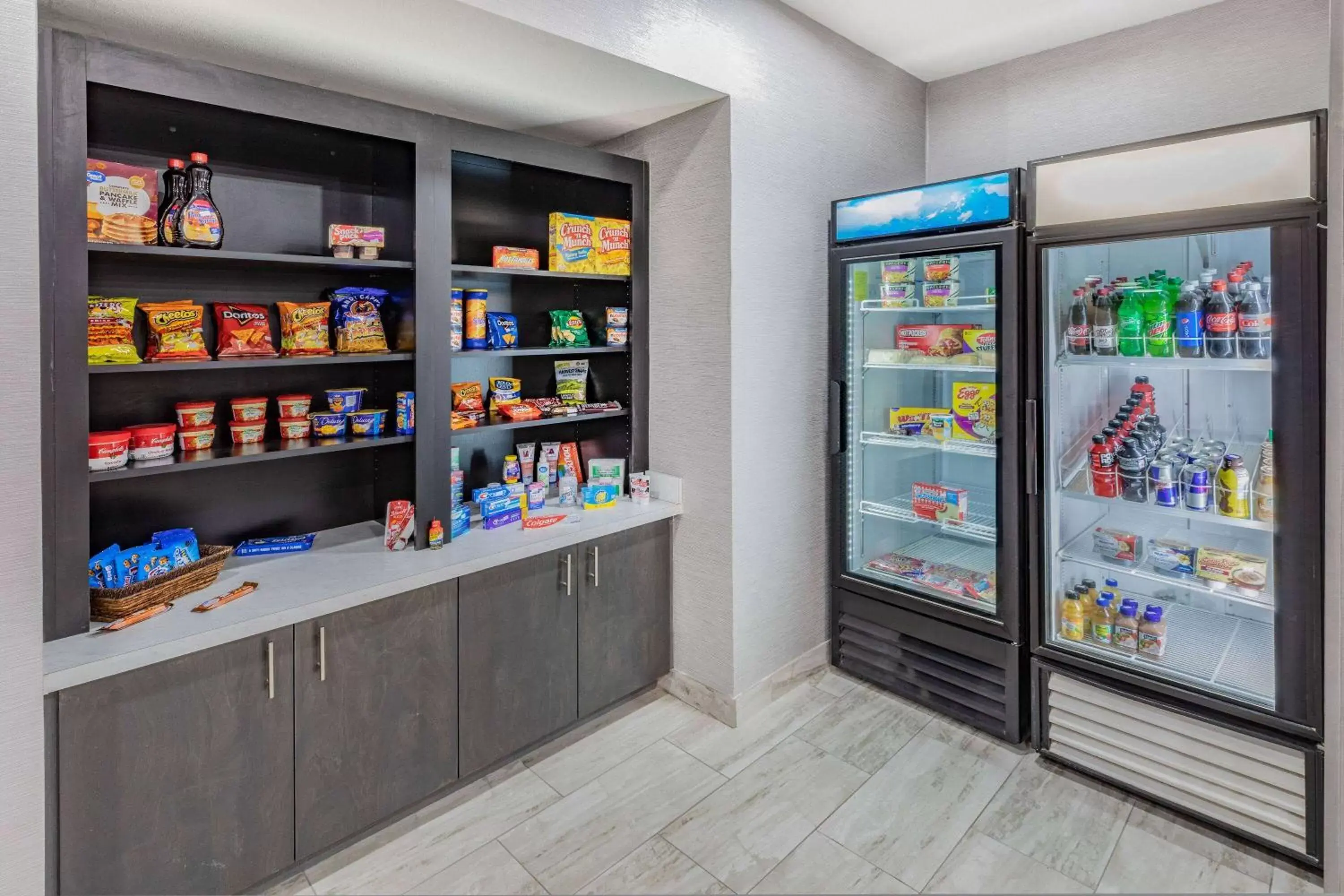 Property building in La Quinta Inn & Suites by Wyndham Ardmore Property building in La Quinta Inn & Suites by Wyndham Ardmore