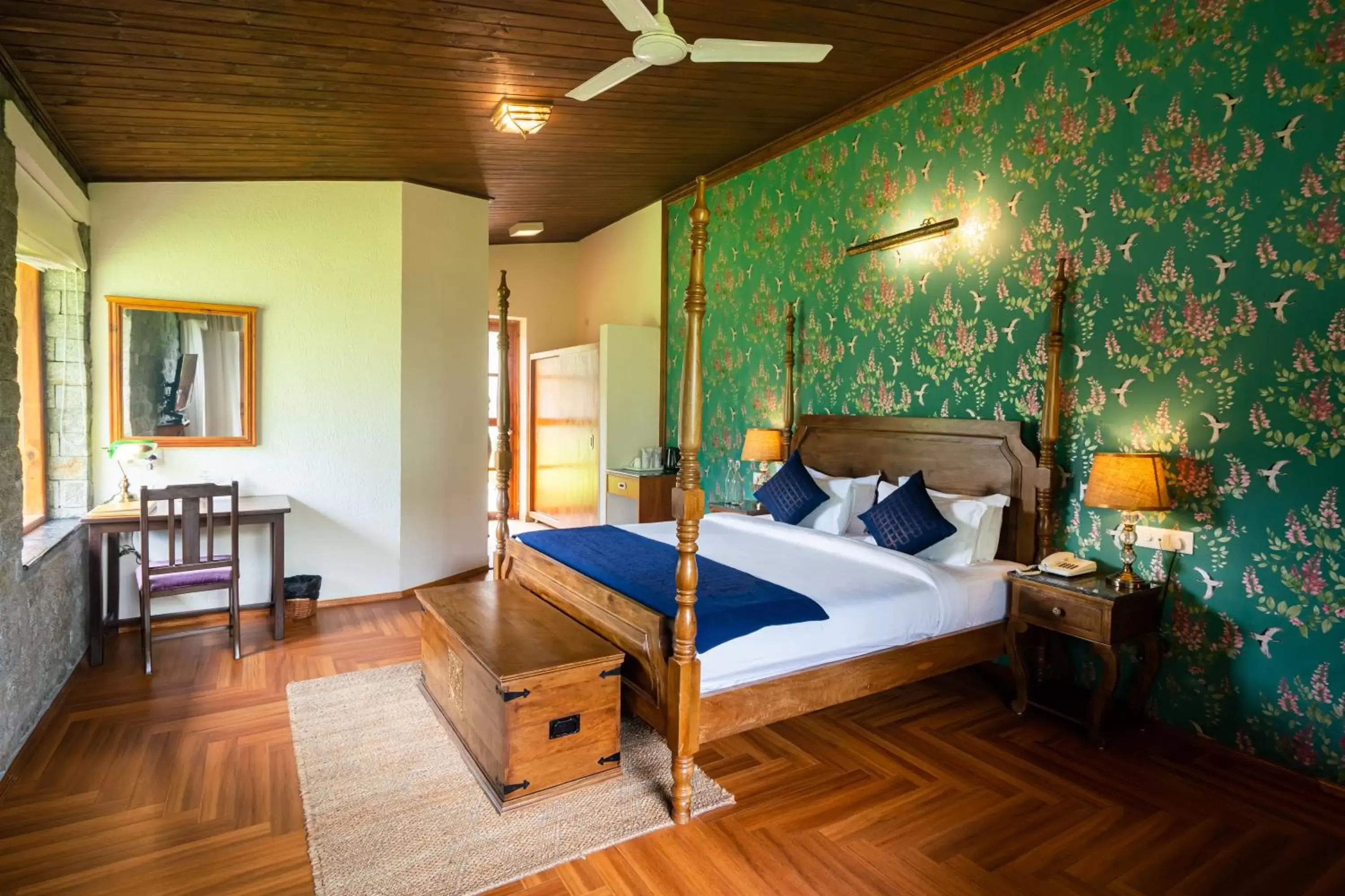 Bedroom, Bed in Larisa Resort Manali