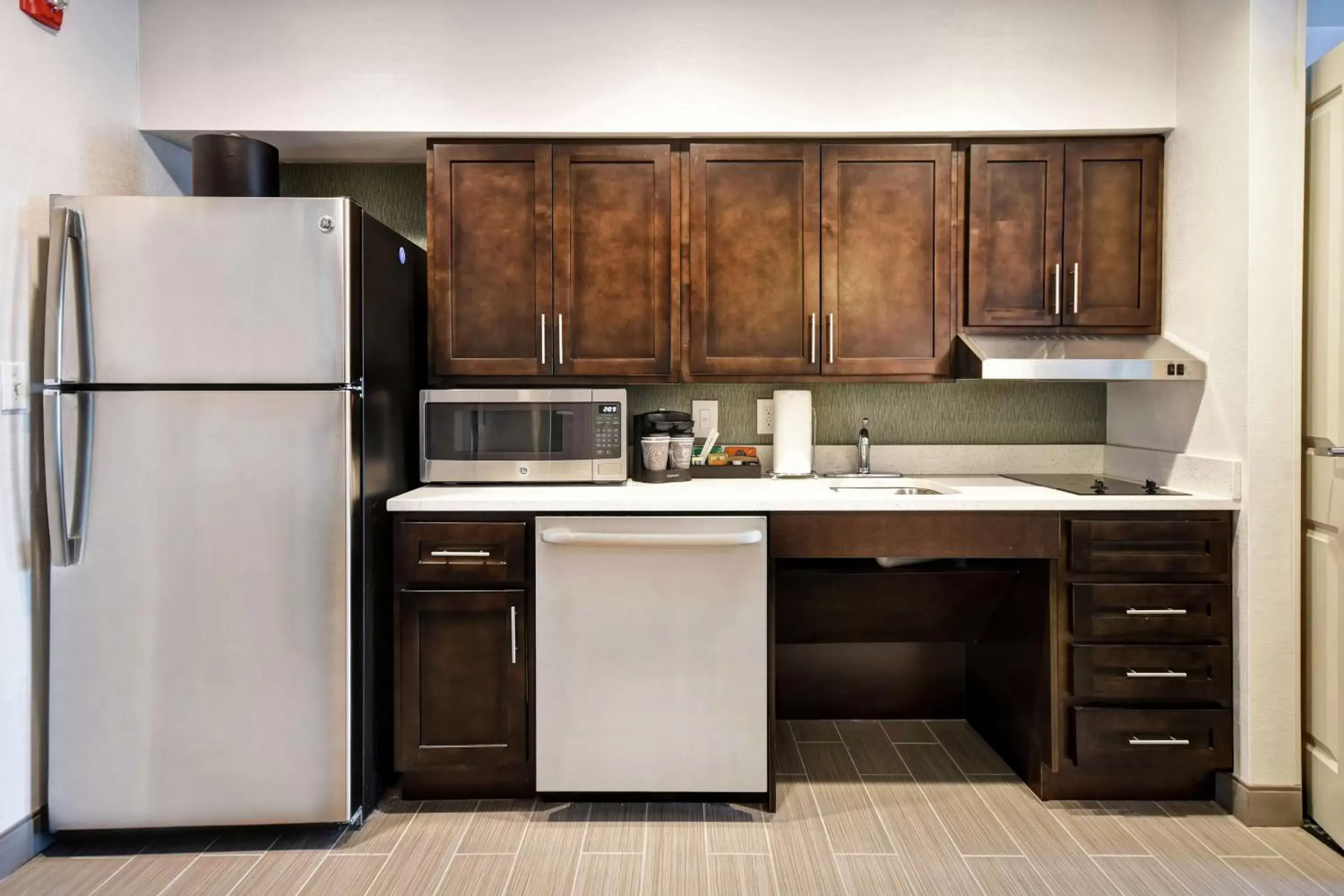 Kitchen or kitchenette, Kitchen/Kitchenette in Homewood Suites by Hilton Novi Detroit