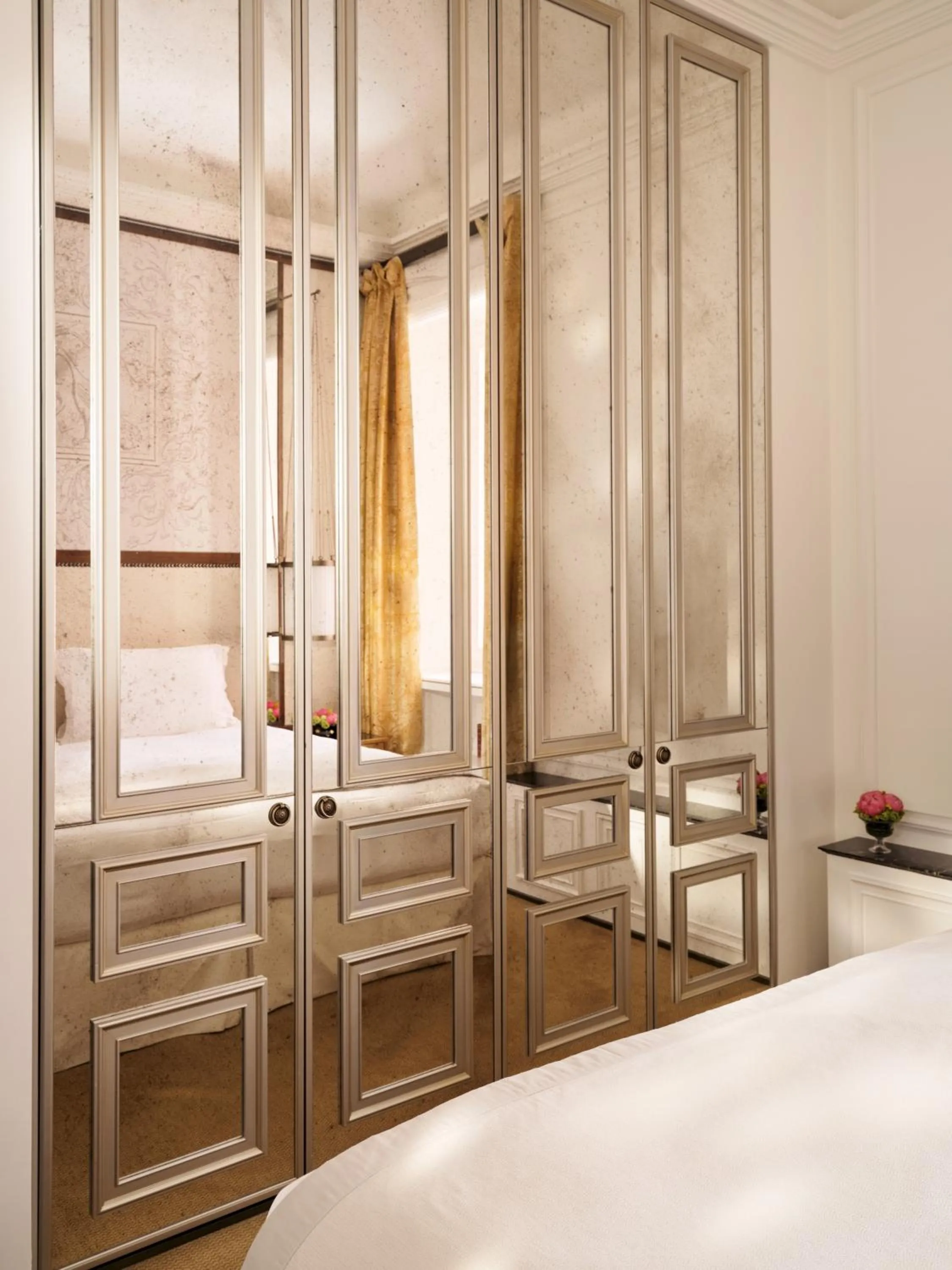 Bedroom, Bed in Hotel Eden - Dorchester Collection