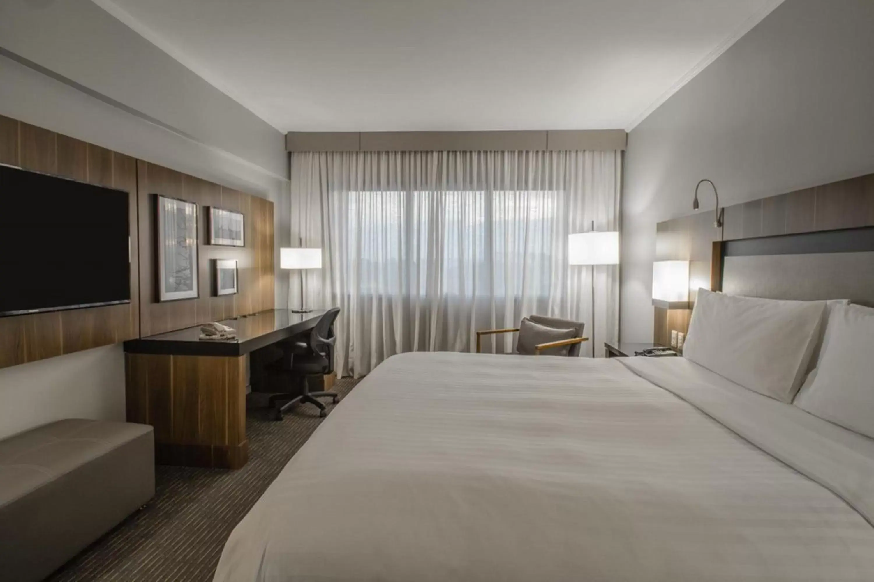 Bedroom, Bed in Marriott São Paulo Airport Hotel