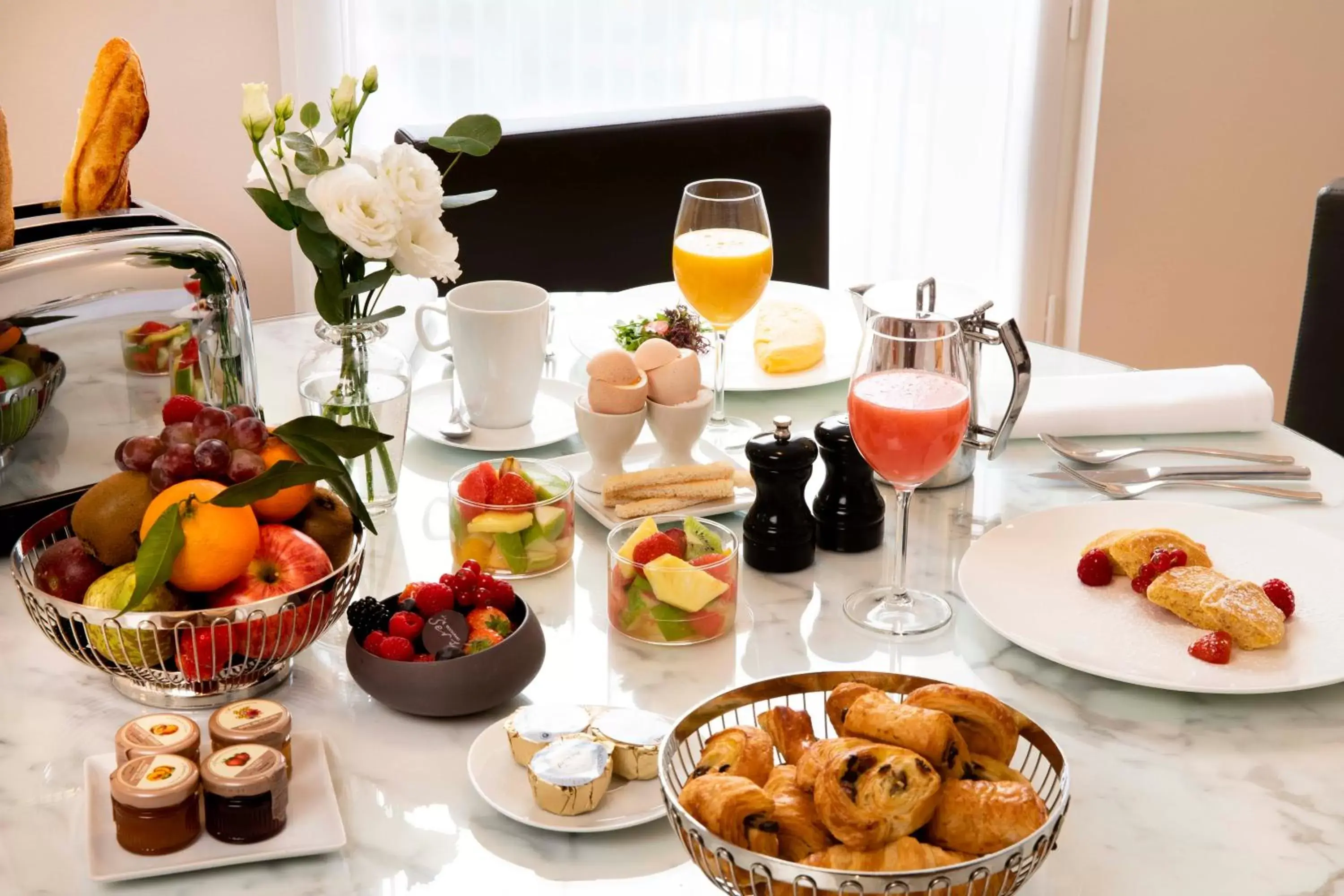 Breakfast in Hotel De Sers Champs Elysees