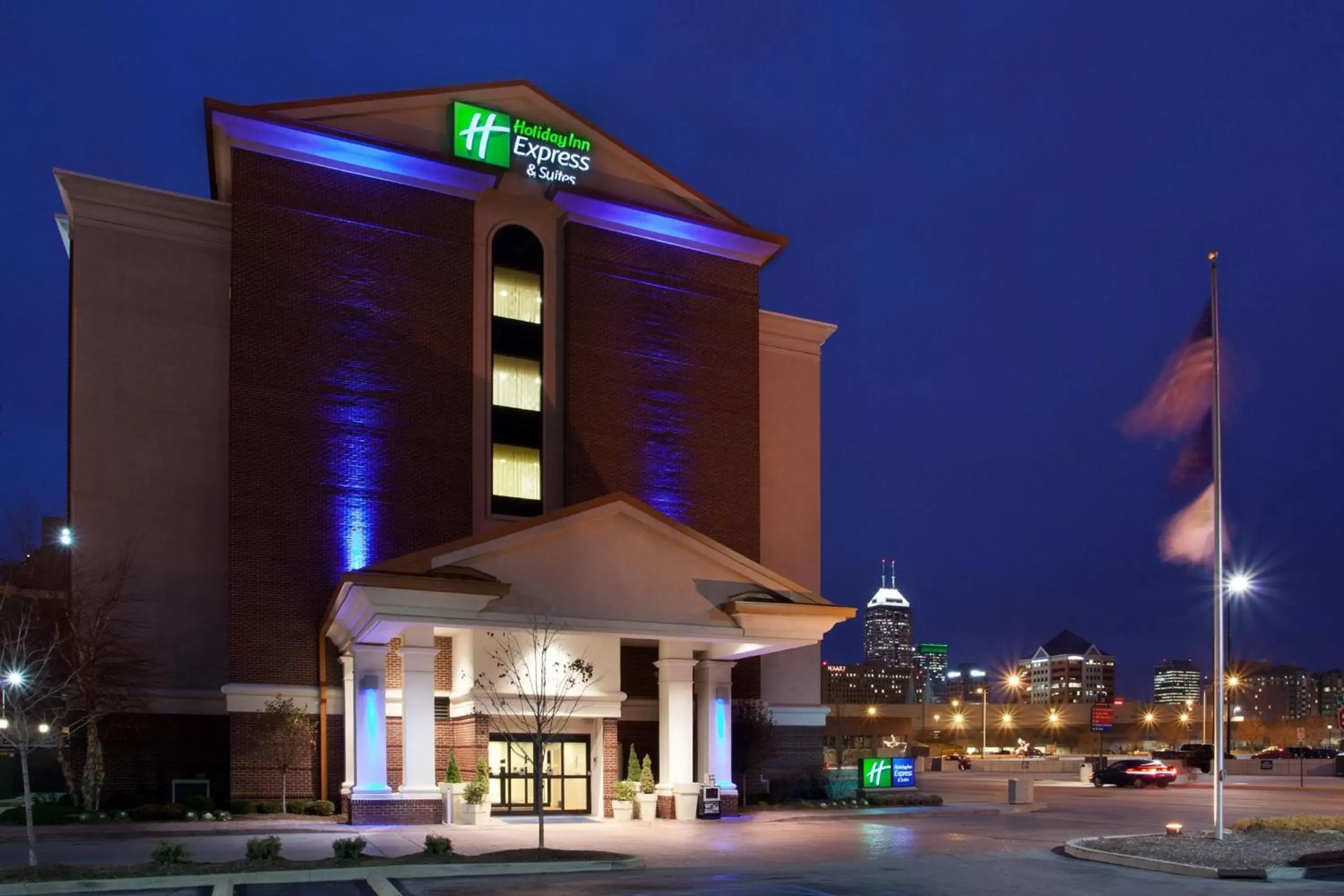 Property Building in Holiday Inn Express Hotel & Suites Indianapolis Dtn-Conv Ctr, an IHG Hotel