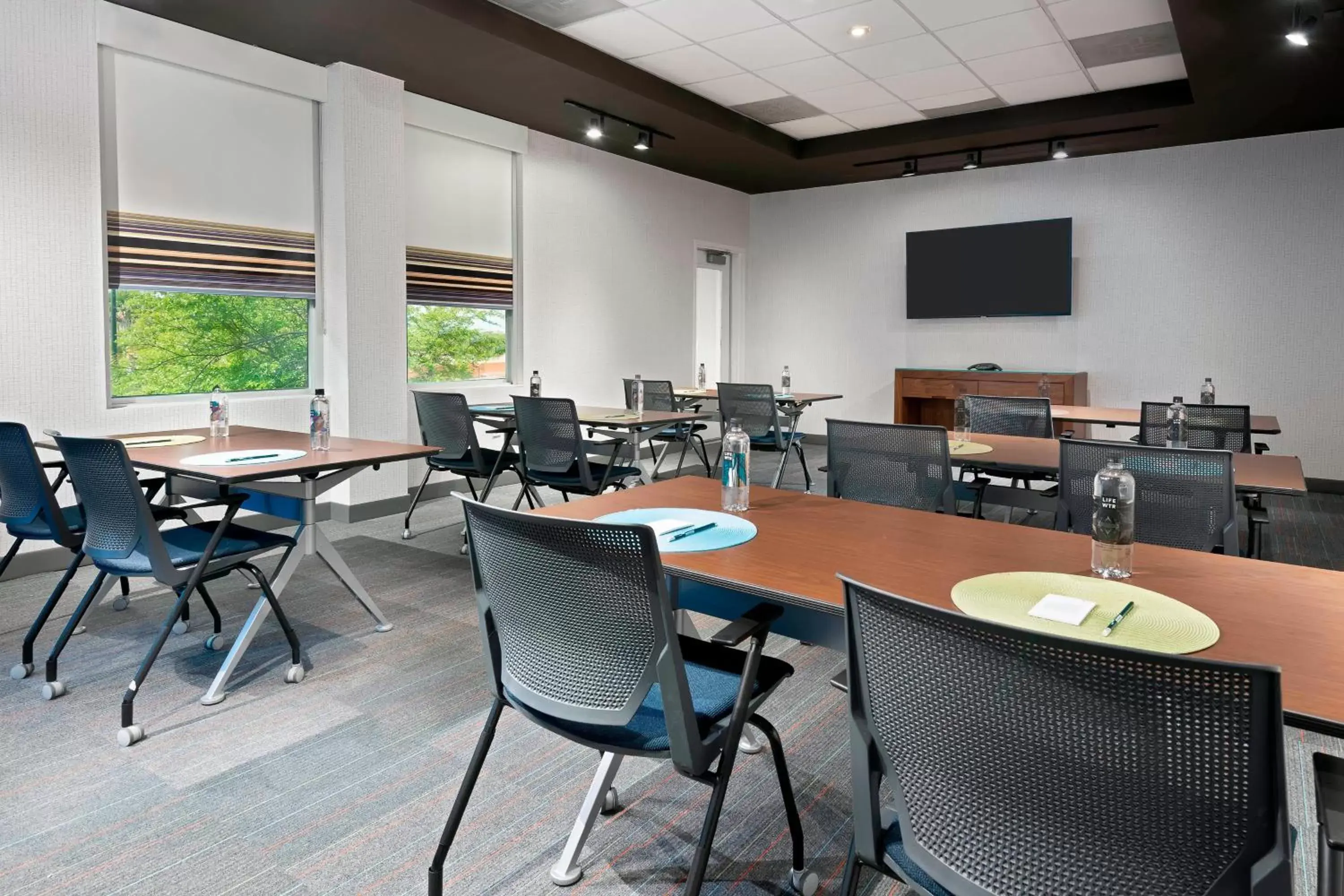 Meeting/conference room, Restaurant/Places to Eat in Aloft Jacksonville Airport