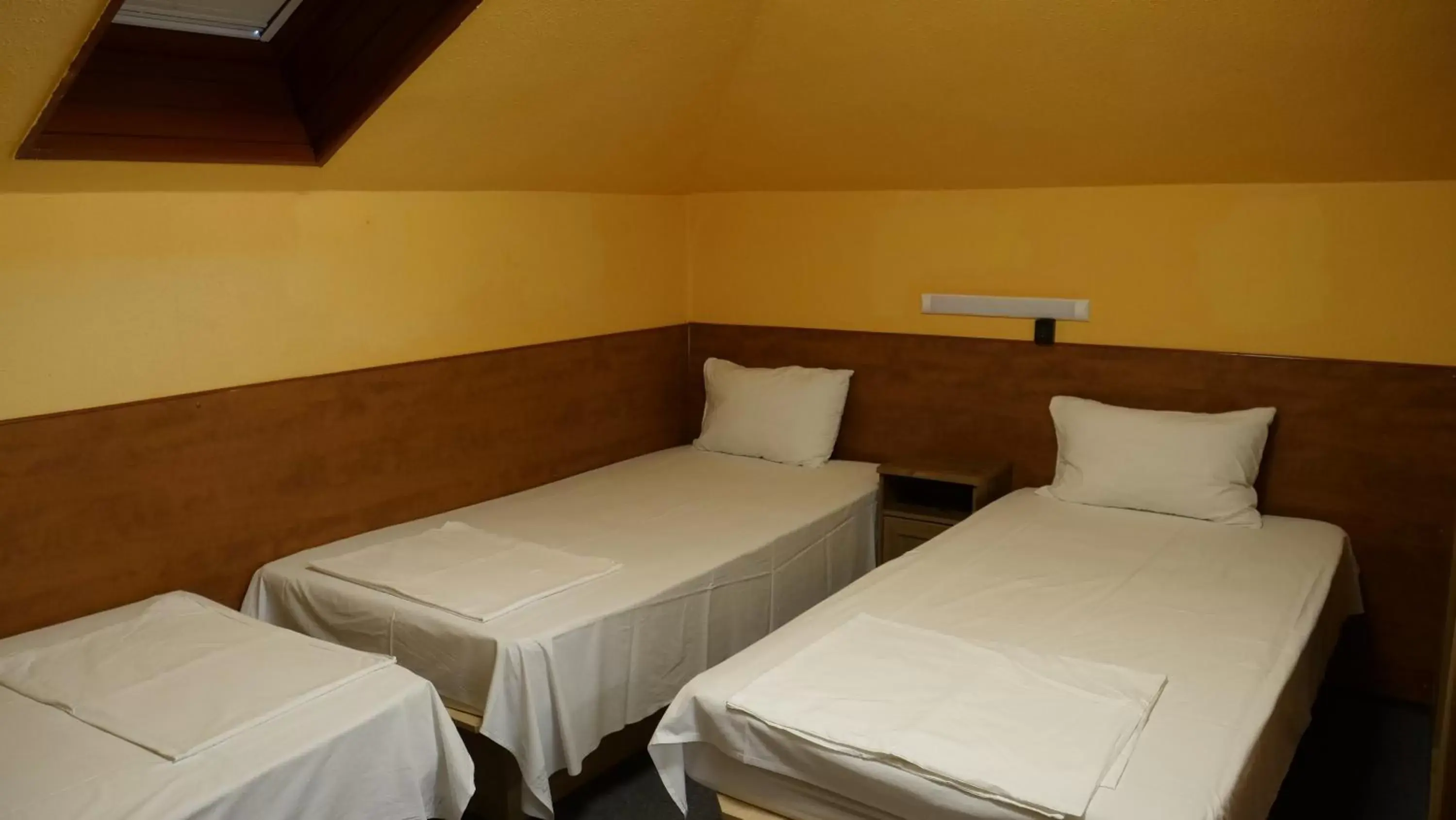 Property building, Bed in Attila Hotel