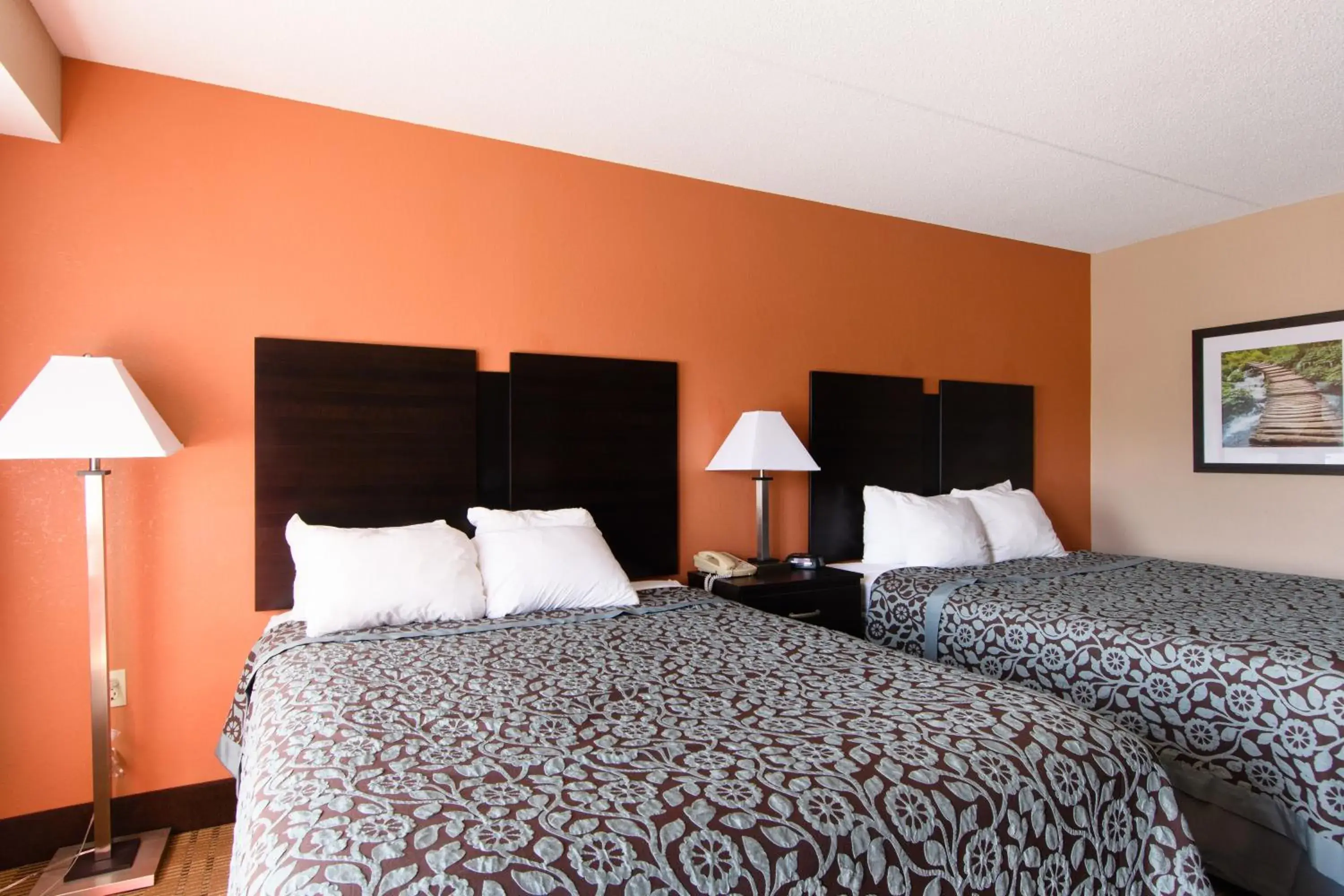 Bed in Days Inn by Wyndham Pittsburgh-Harmarville