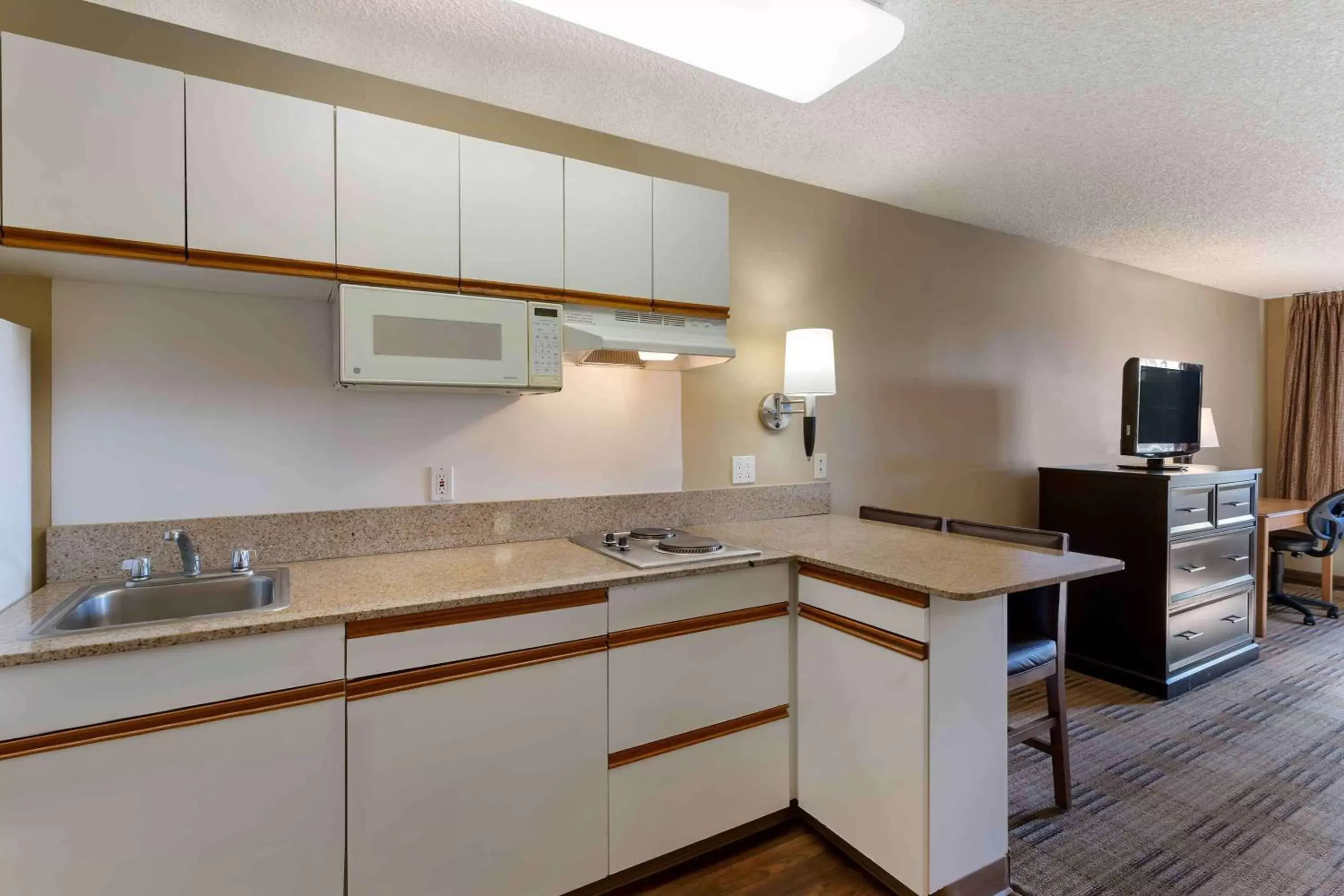 Bedroom, Kitchen/Kitchenette in Extended Stay America Suites - San Jose - Downtown