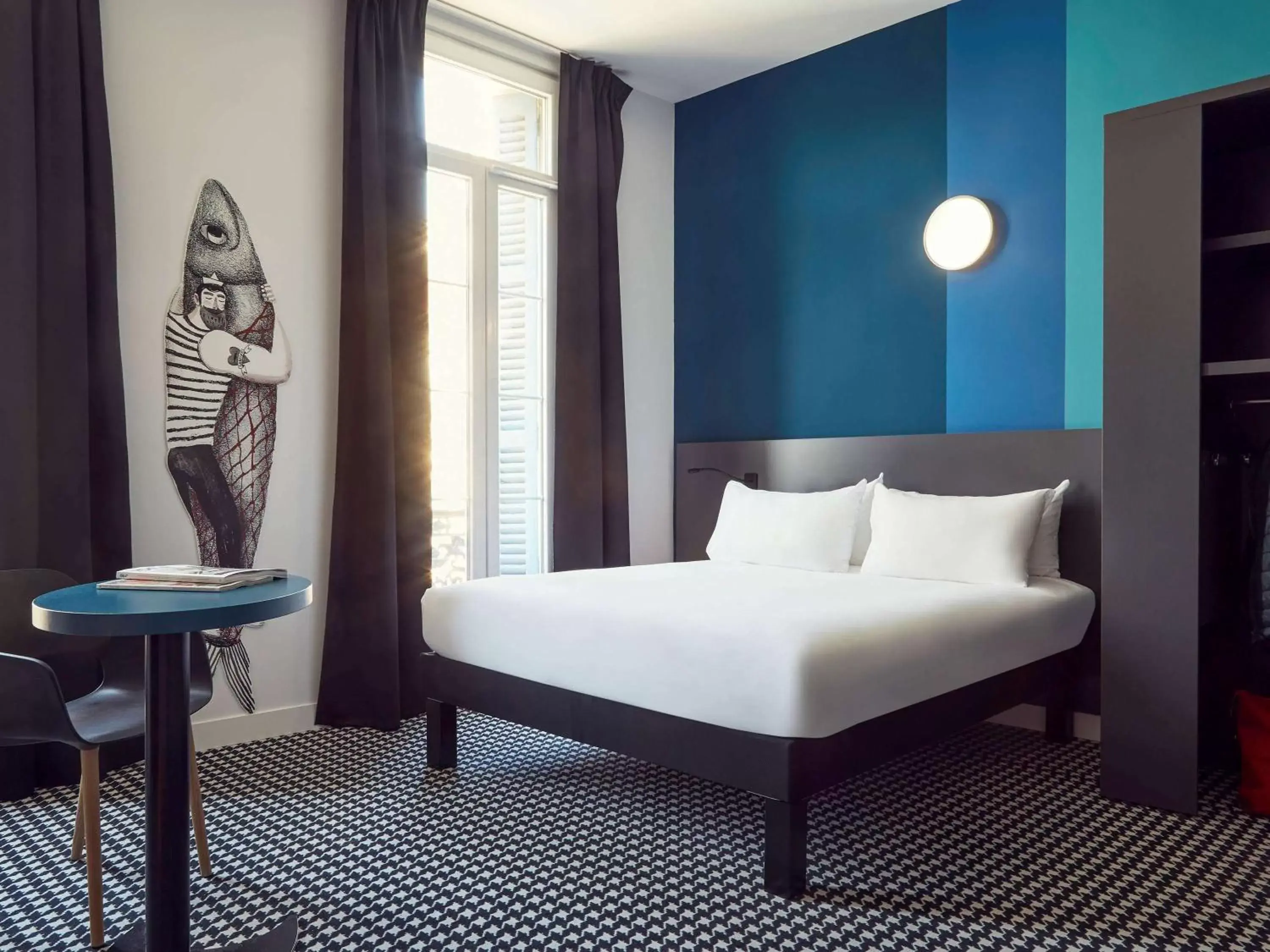 Photo of the whole room, Bed in ibis Styles Marseille Vieux Port