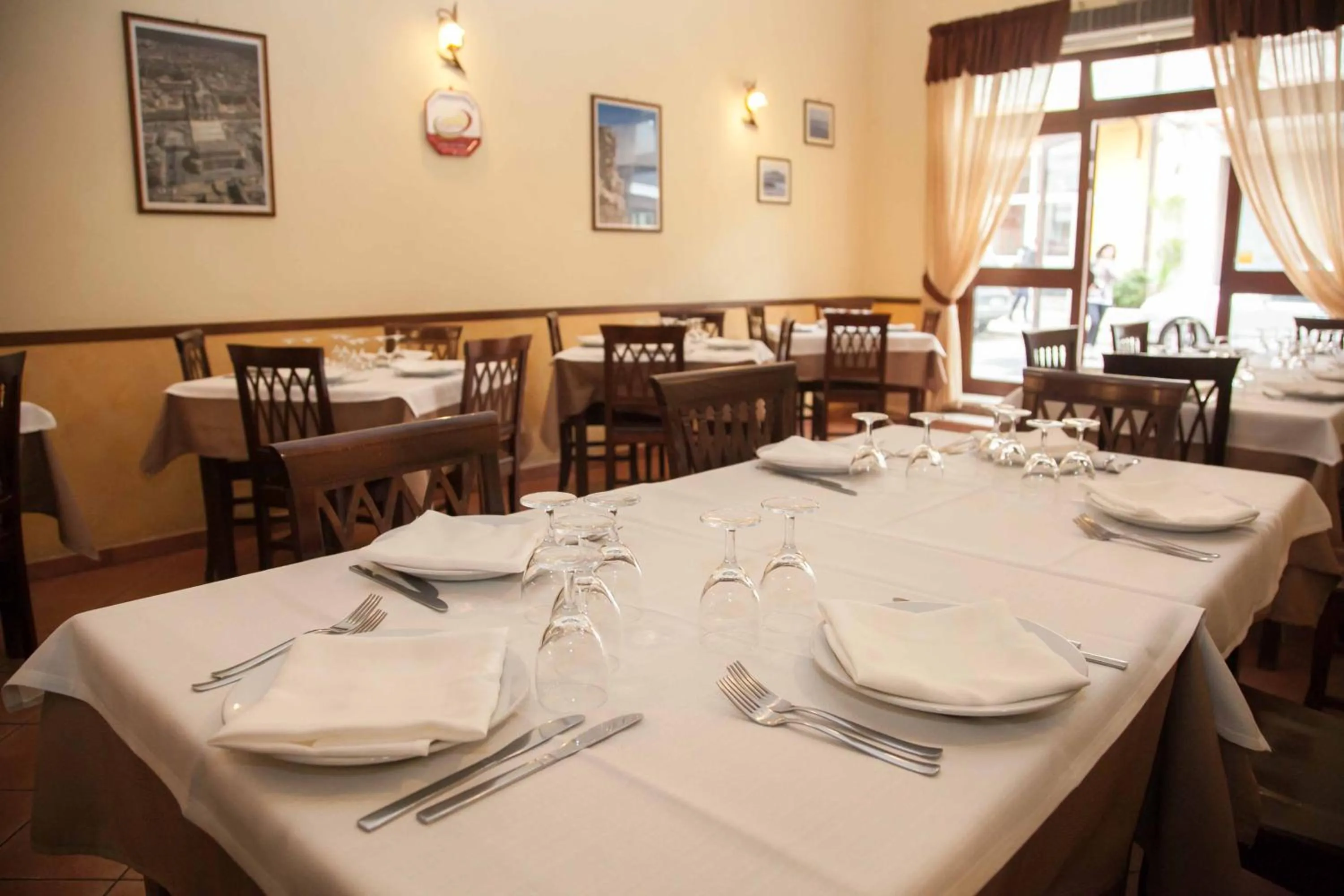Restaurant/places to eat in Albergo Perseo