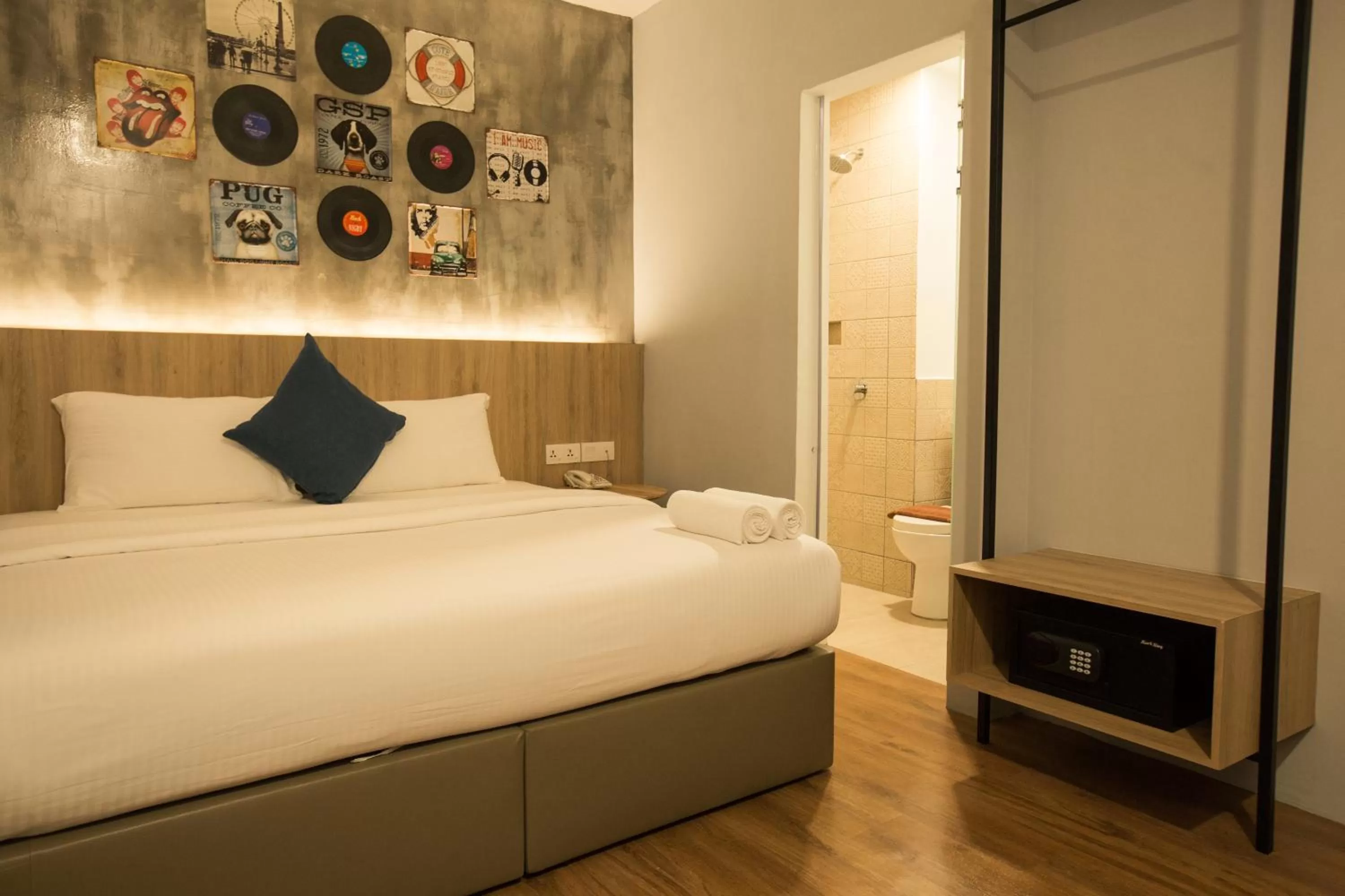 Bed in HOTEL CIQ, JALAN TRUS