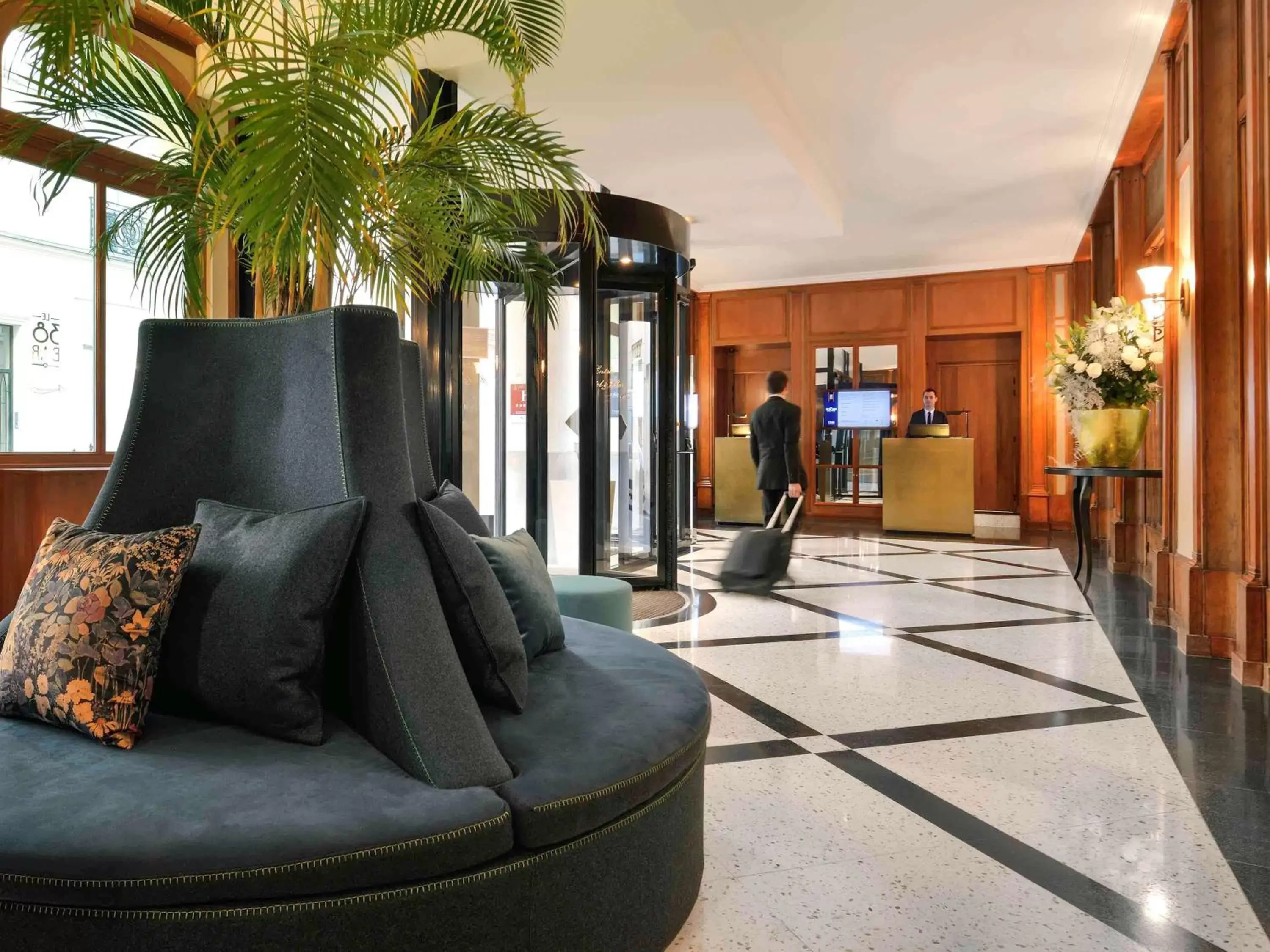 Property building, Lobby/Reception in Hôtel l'Echiquier Opéra Paris - MGallery