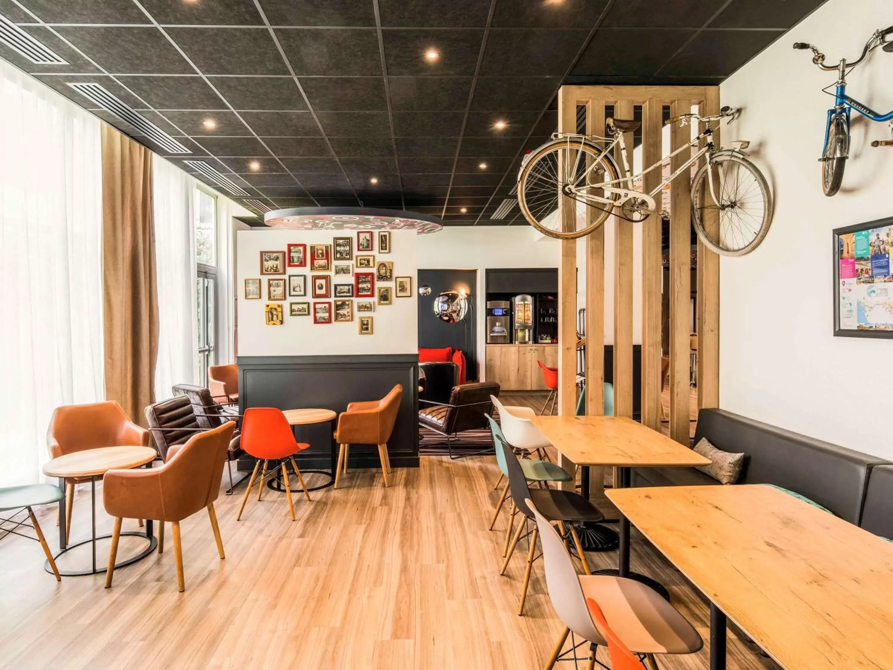 Restaurant/places to eat, Lounge/Bar in ibis Orleans Centre Foch