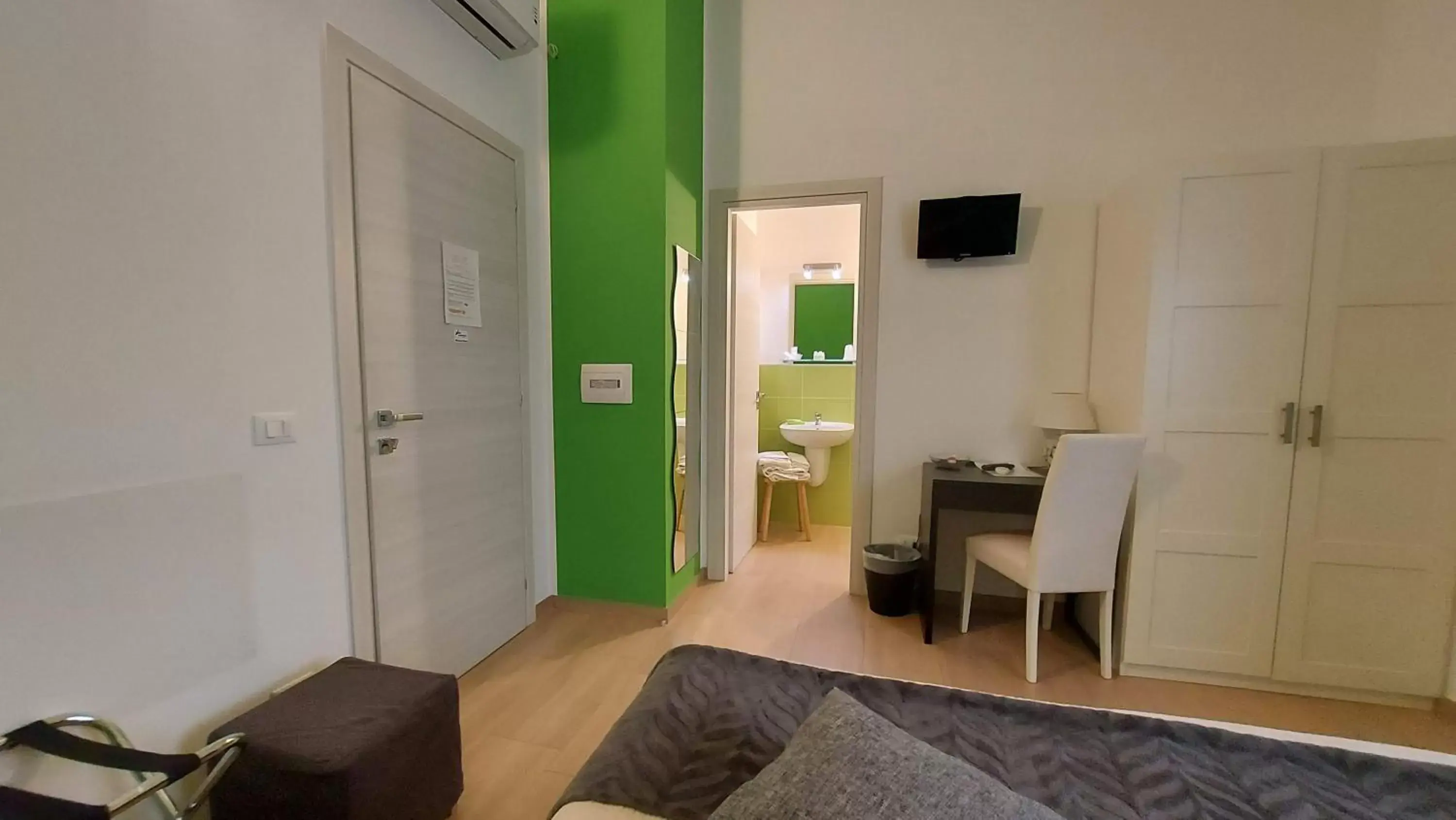 Bedroom, TV/Entertainment Center in La Suite Di Segesta