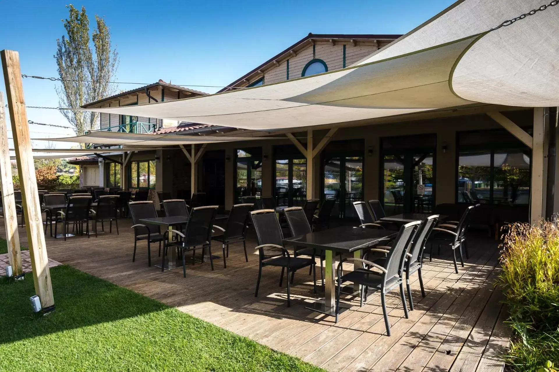 Restaurant/places to eat in Duna Garden Hotel Restaurant/places to eat in Duna Garden Hotel