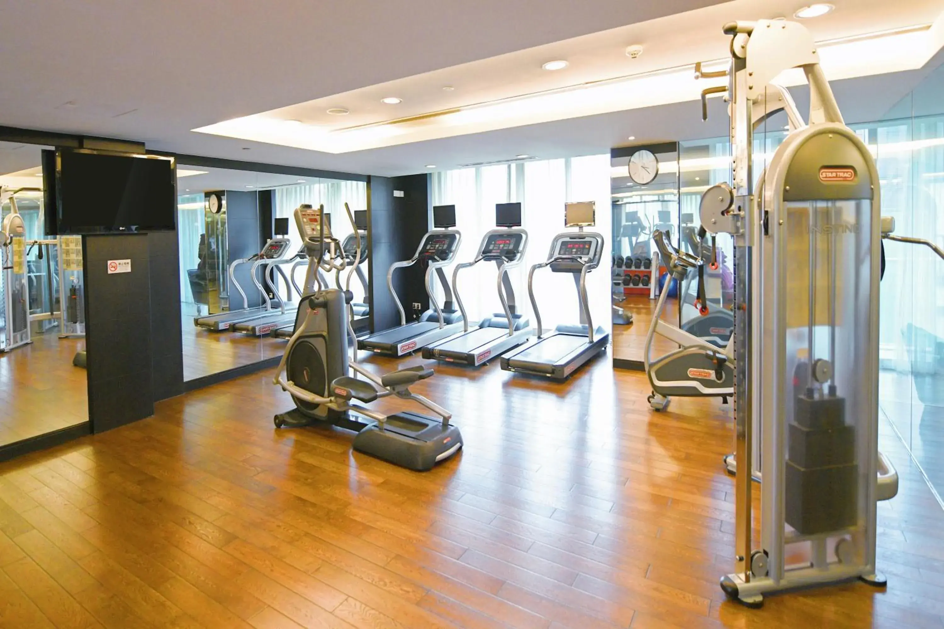 Fitness centre/facilities in Crowne Plaza Shanghai Xiayang Lake by IHG Fitness centre/facilities in Crowne Plaza Shanghai Xiayang Lake by IHG
