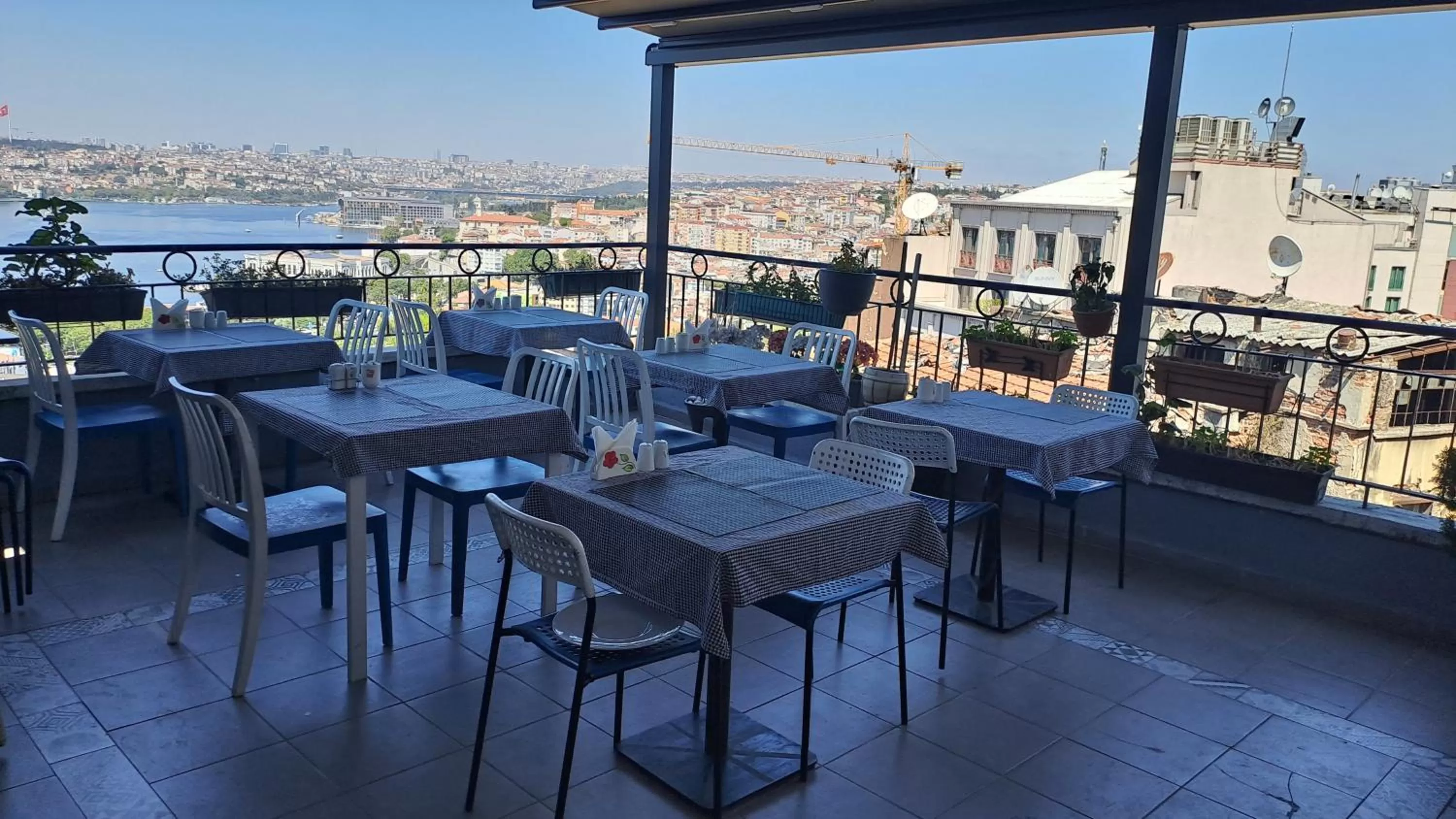 Restaurant/places to eat in Taksim Terrace Hotel