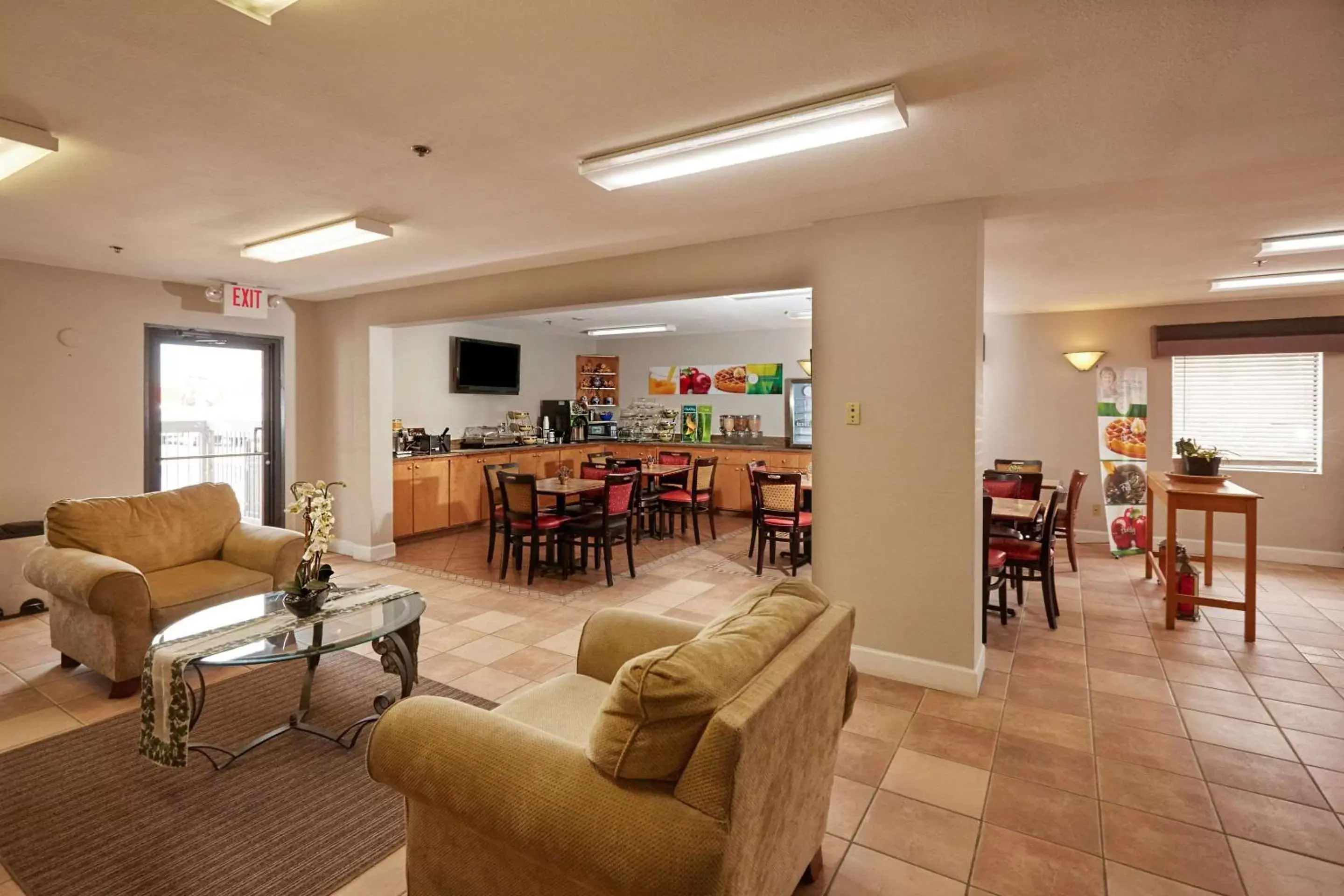 Lobby or reception, Lounge/Bar in Quality Inn at Fort Gordon