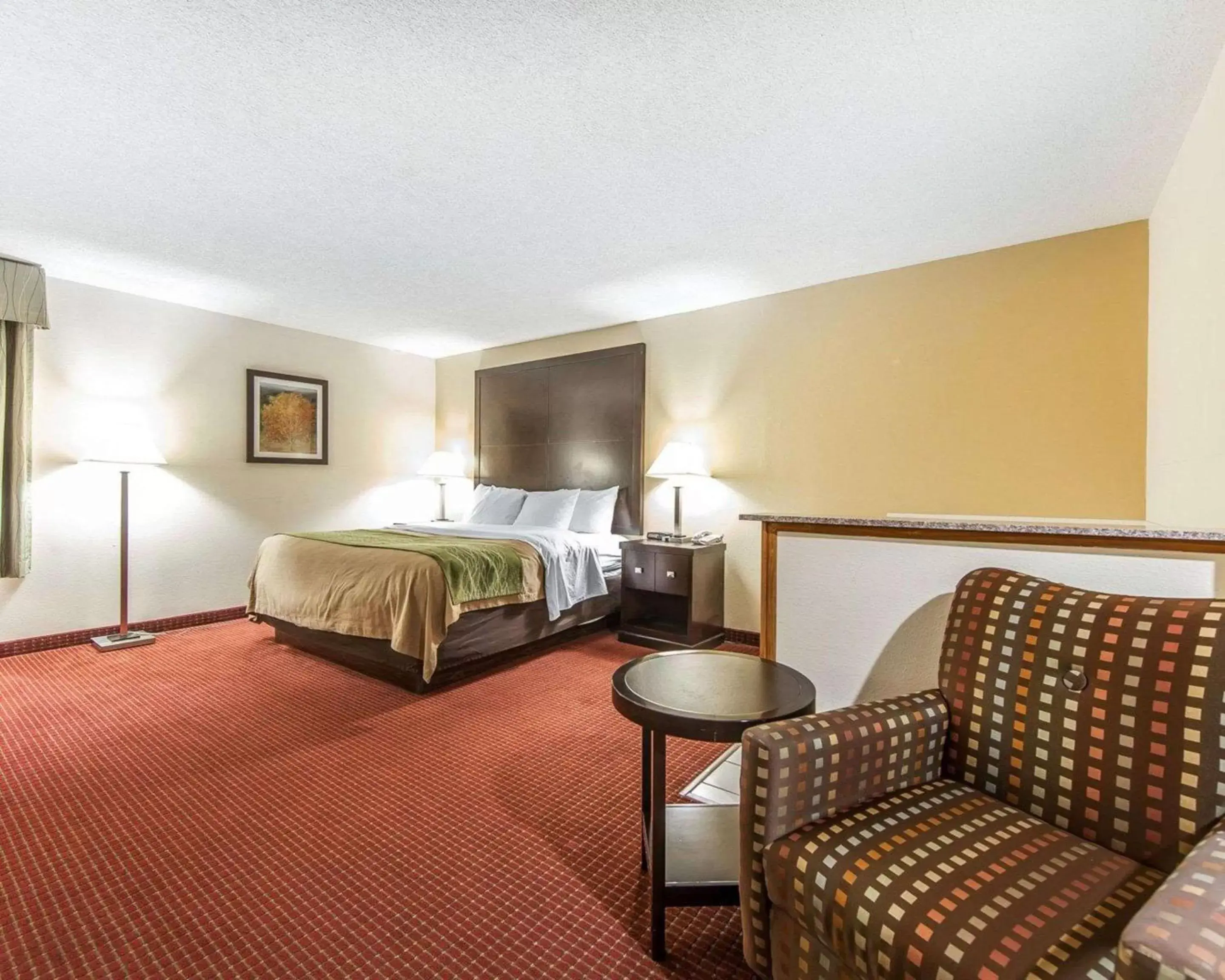 Photo of the whole room, Seating Area in Quality Inn & Suites Portsmouth