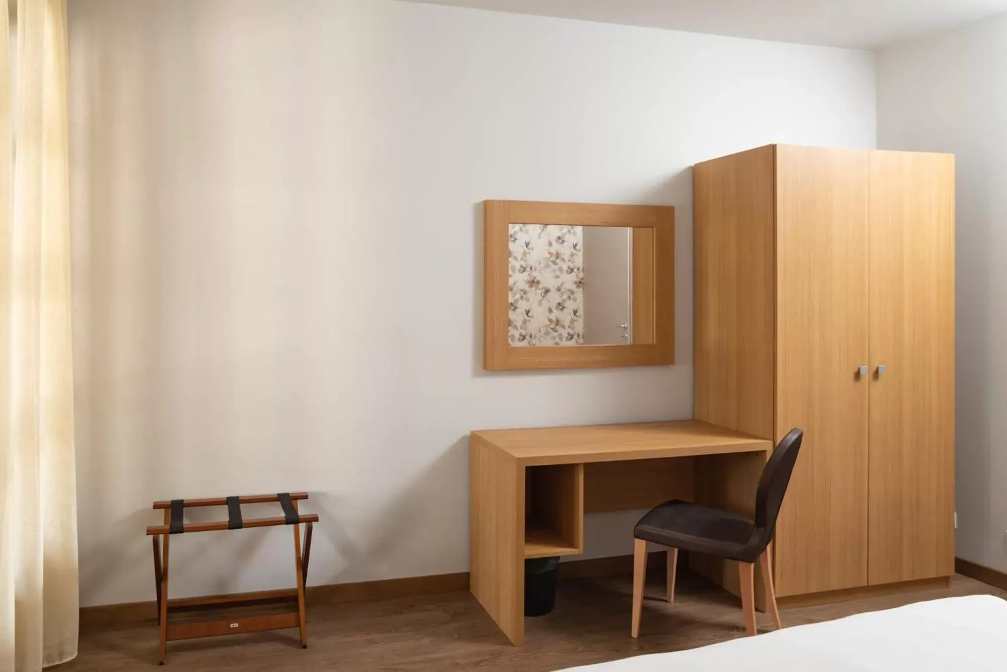 Bedroom, Seating Area in Le Torri - Castiglione Falletto