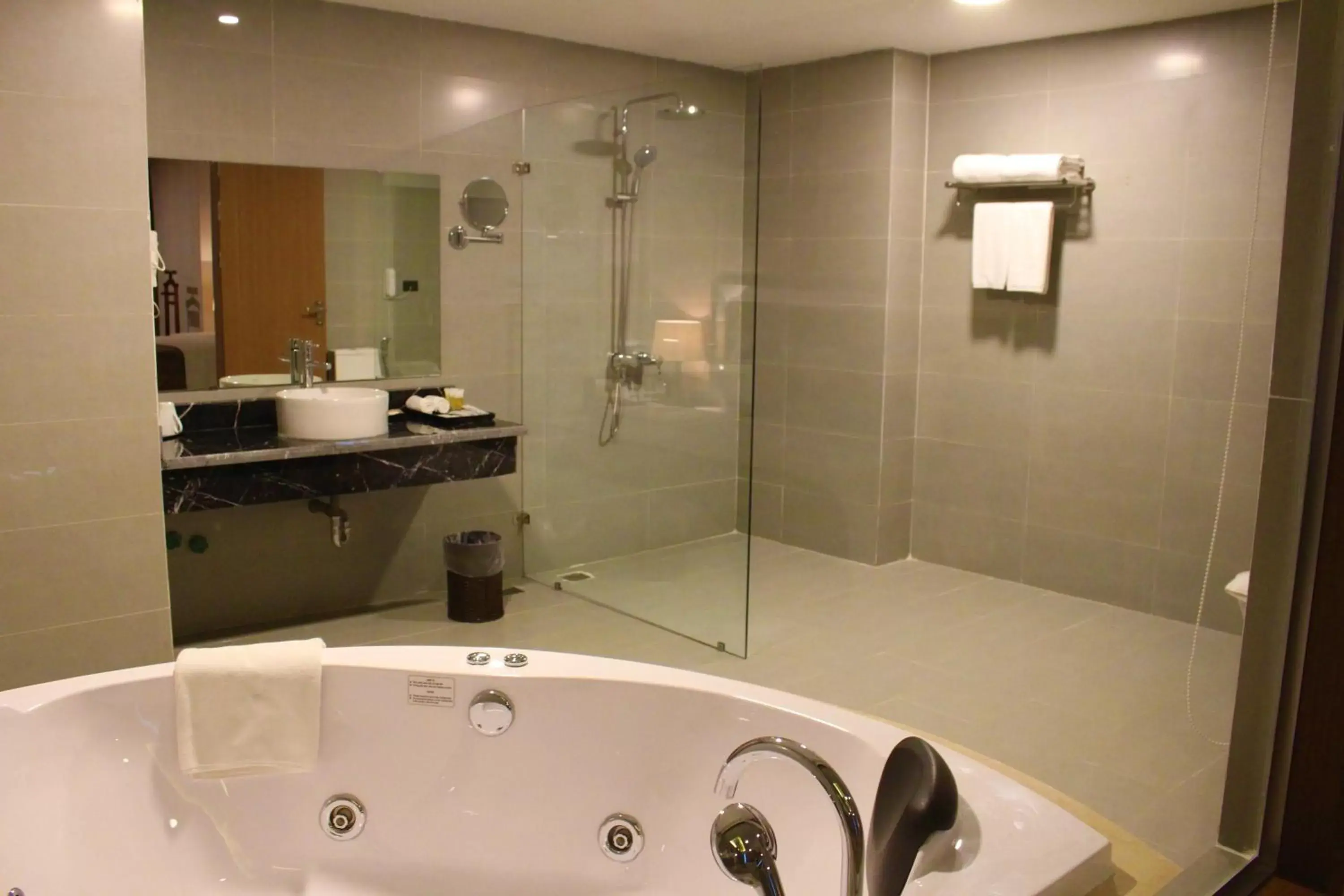 Bathroom in Muong Thanh Grand Tuyen Quang Hotel Bathroom in Muong Thanh Grand Tuyen Quang Hotel