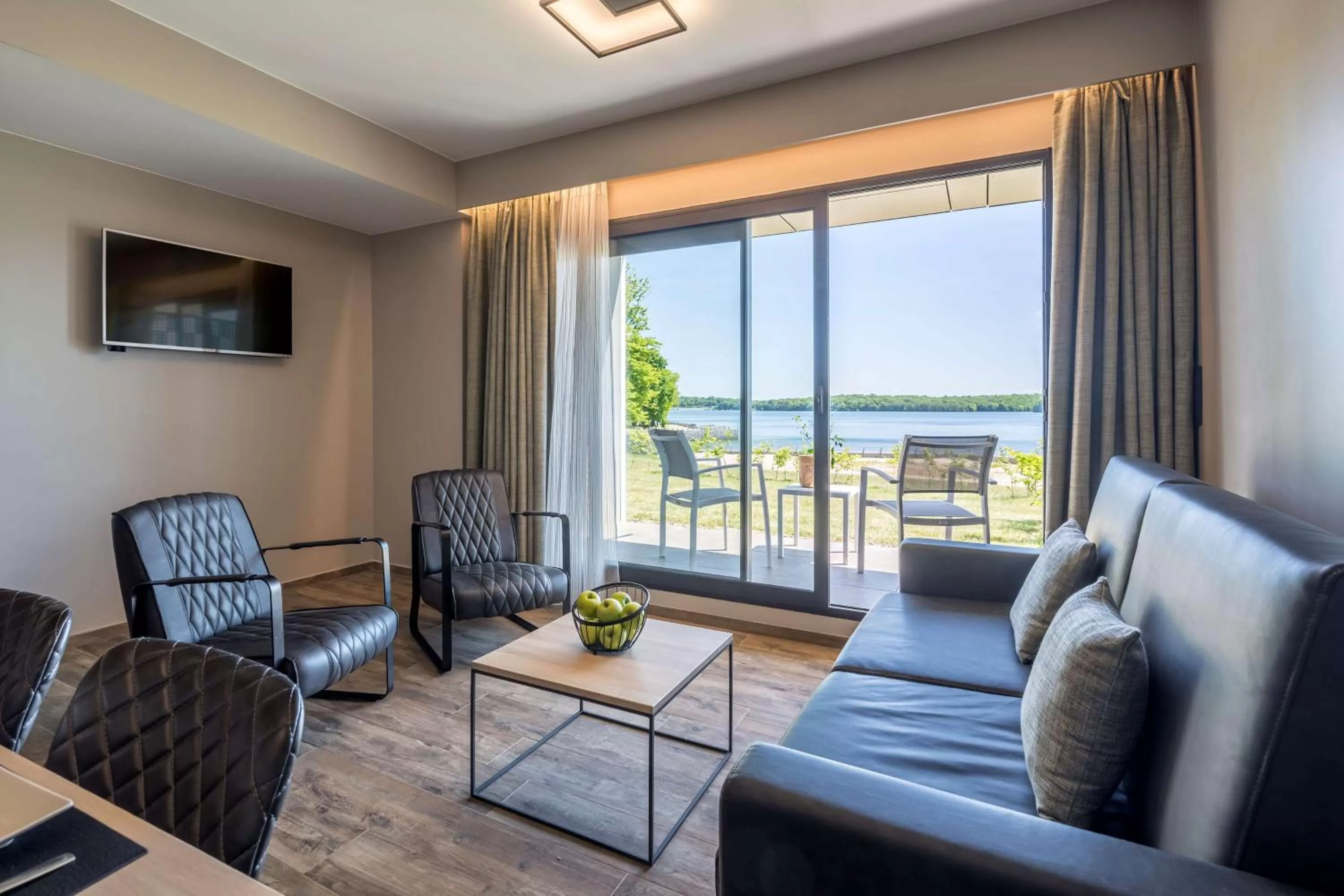 Photo of the whole room in Golden Lakes Hotel