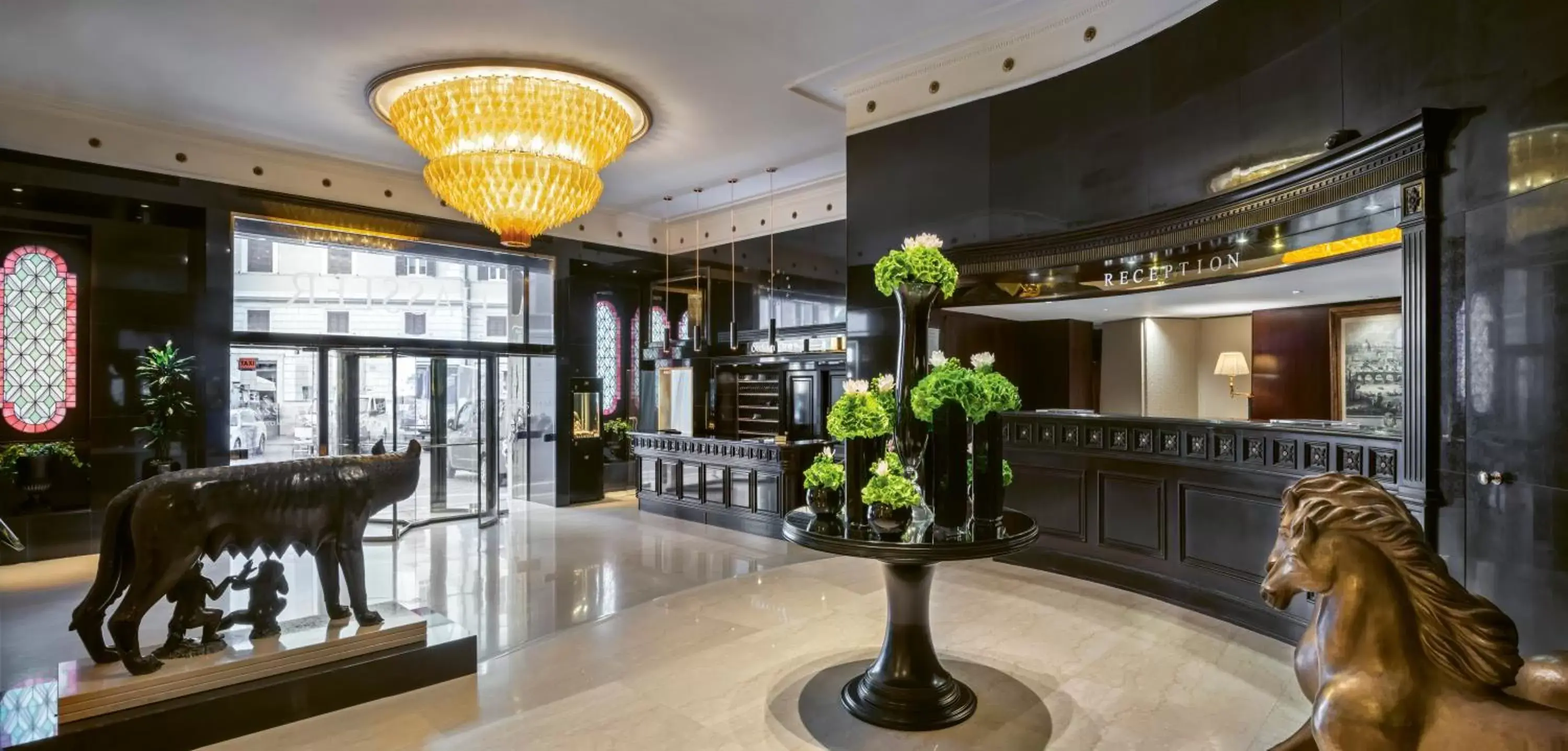 Lobby or reception, Lounge/Bar in Hassler Roma