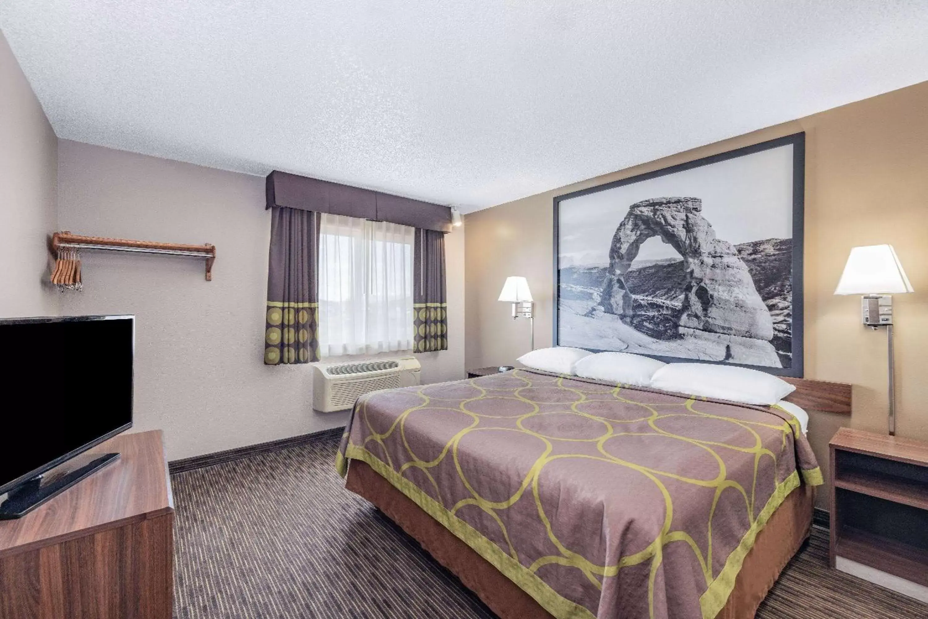 Bed in Super 8 by Wyndham Richfield UT