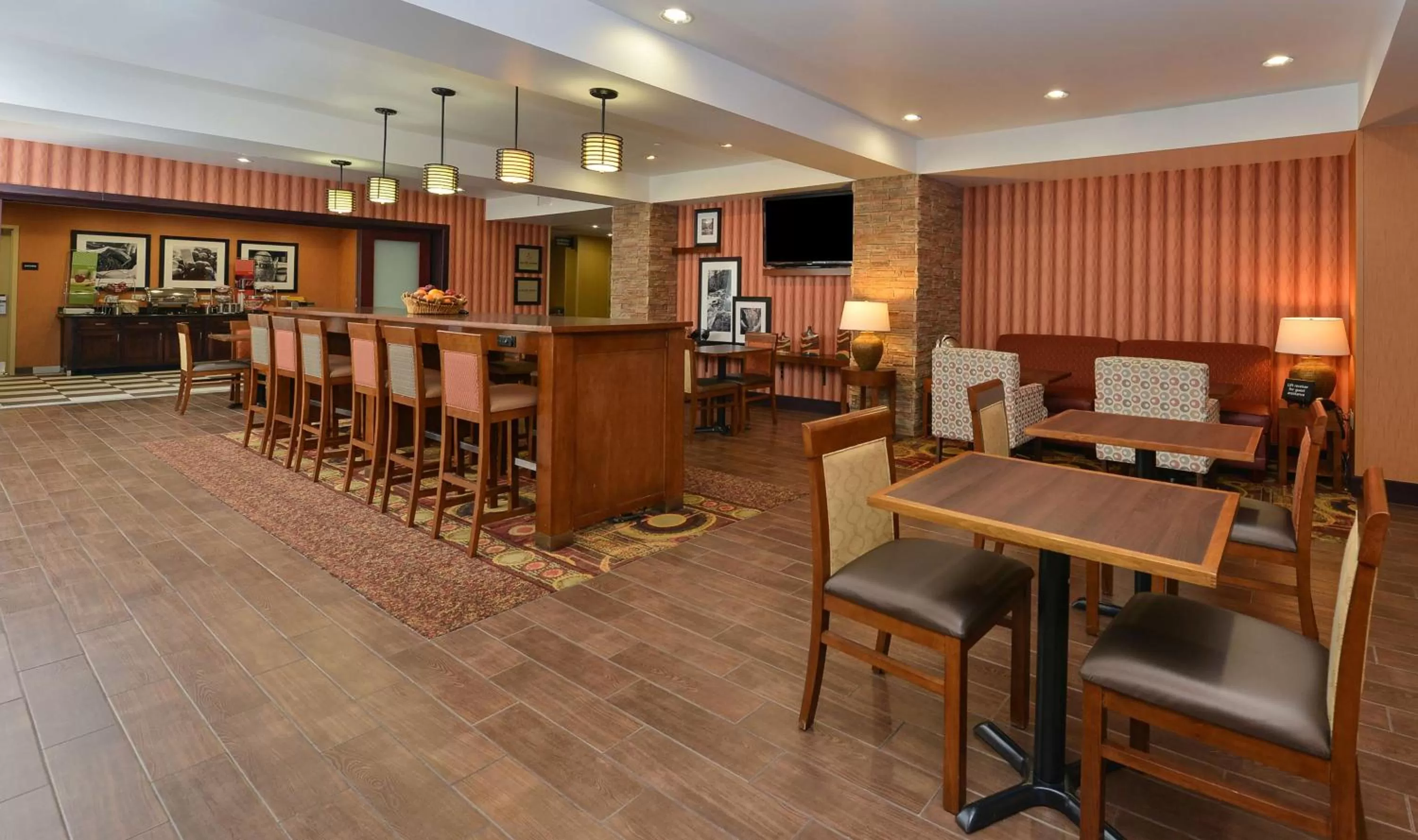 Dining area in Hampton Inn Ottumwa