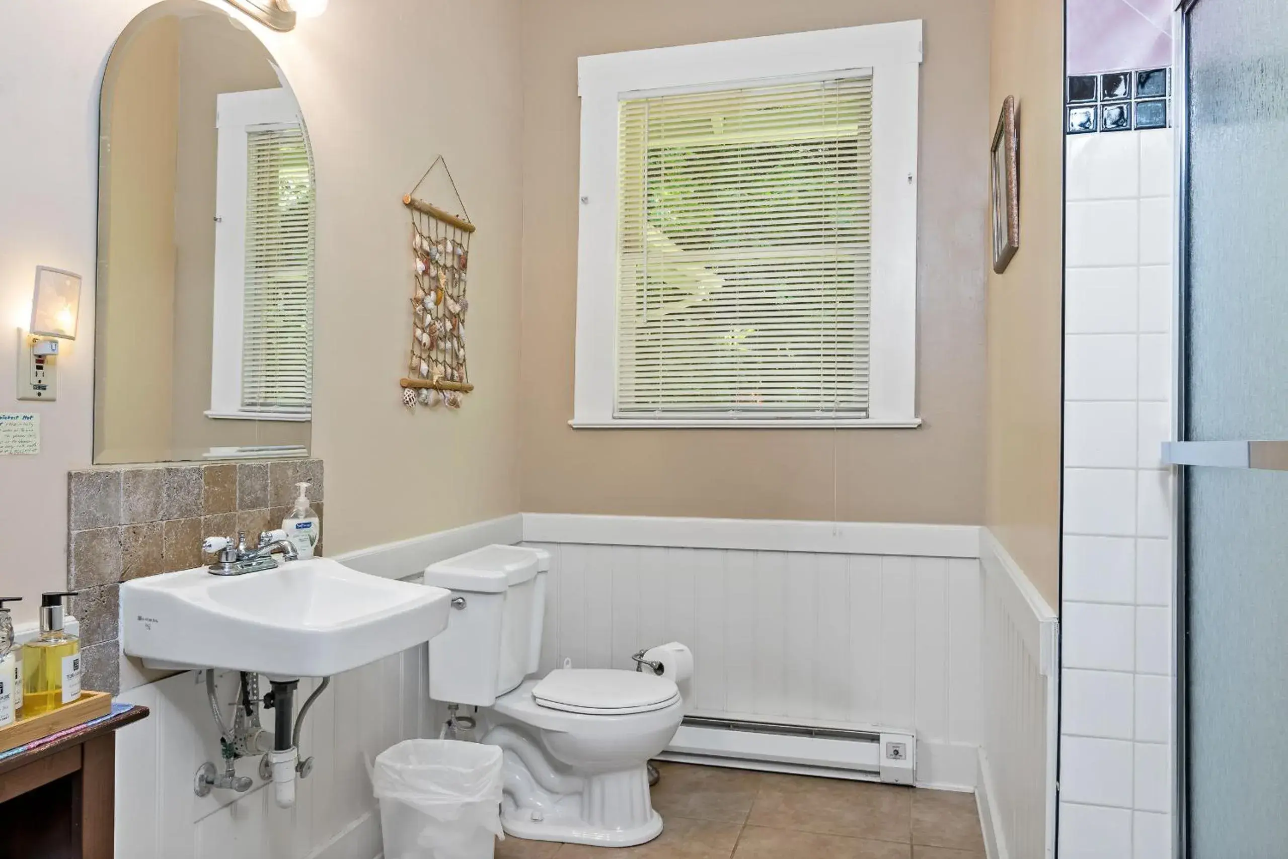 Bathroom in Mountain Meadows Inn