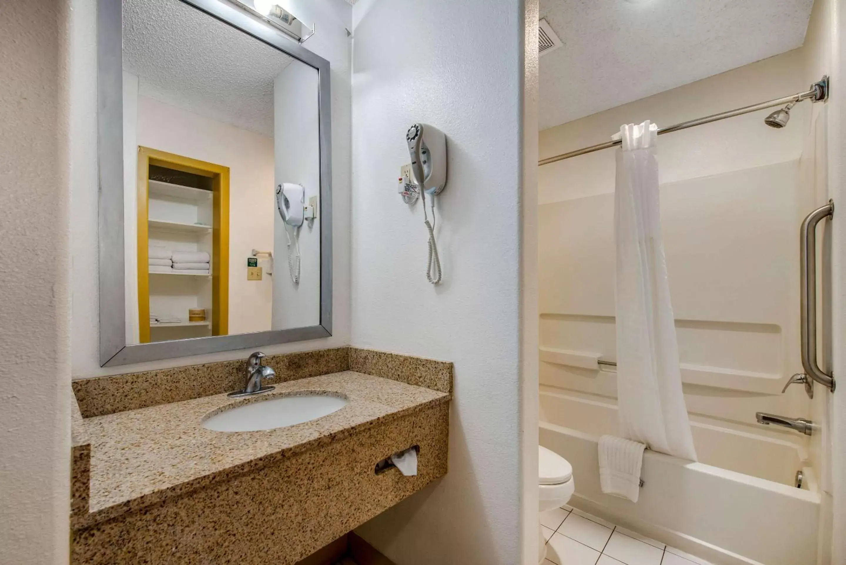 Photo of the whole room, Bathroom in Comfort Inn Denver Southeast