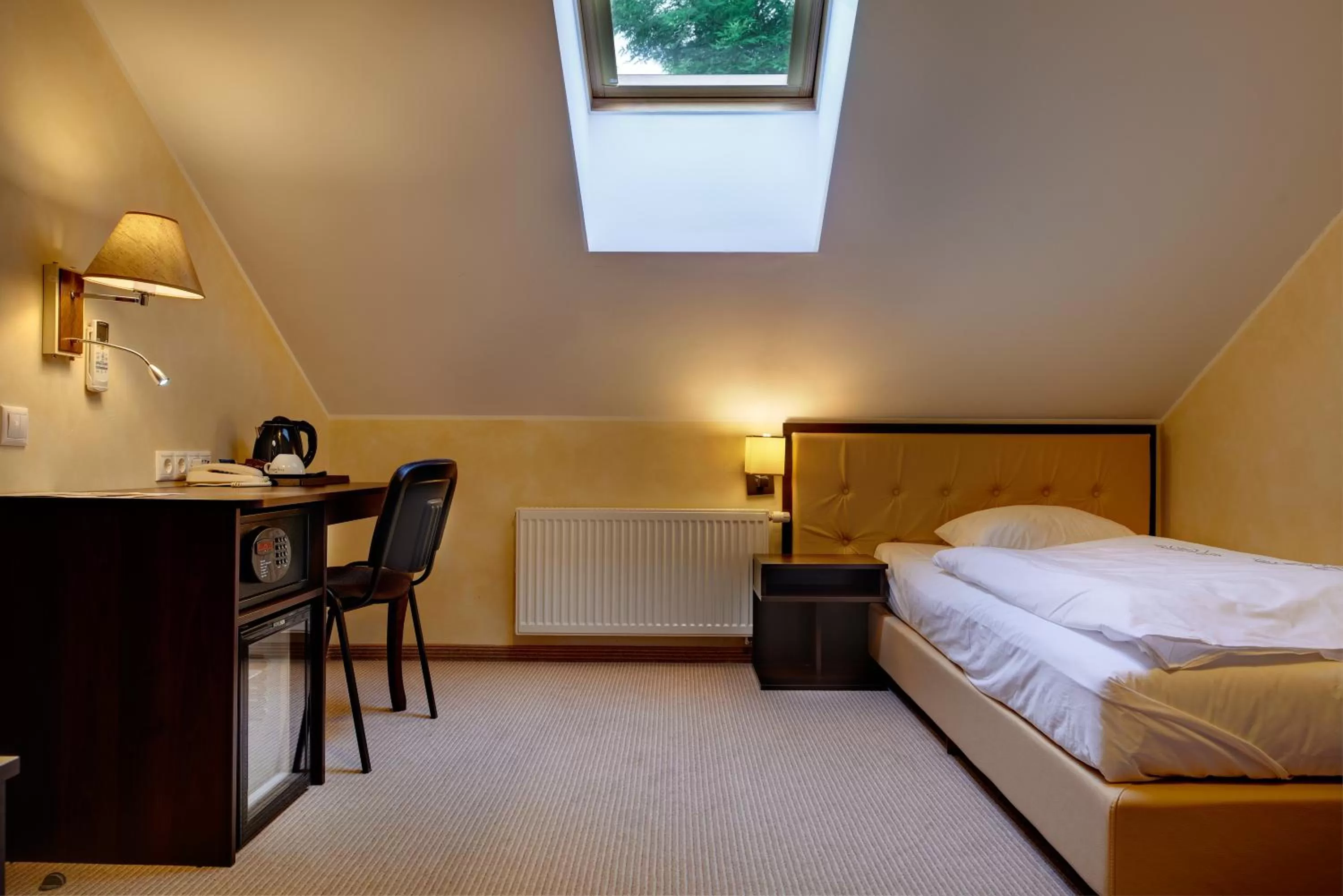 Coffee/tea facilities, Bed in Romantic Boutique Hotel & Spa