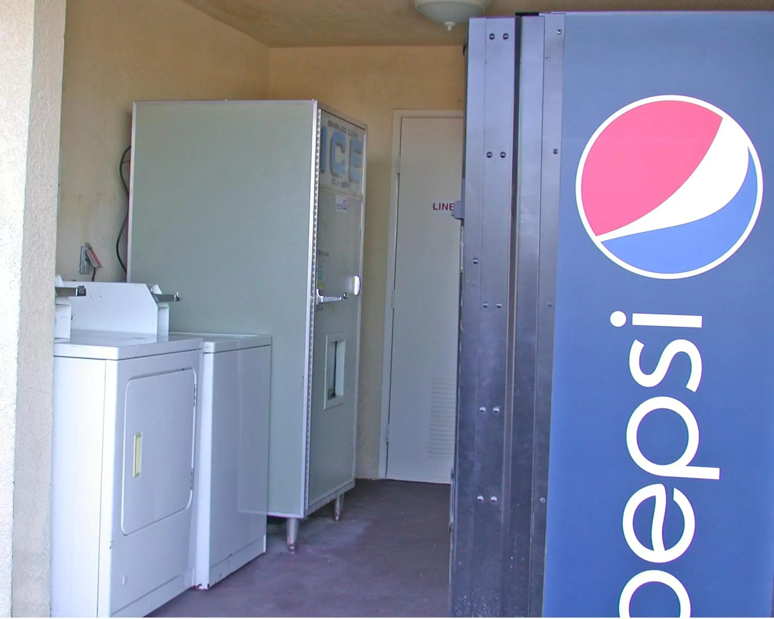 Decorative detail, Kitchen/Kitchenette in High Desert Motel Joshua Tree National Park