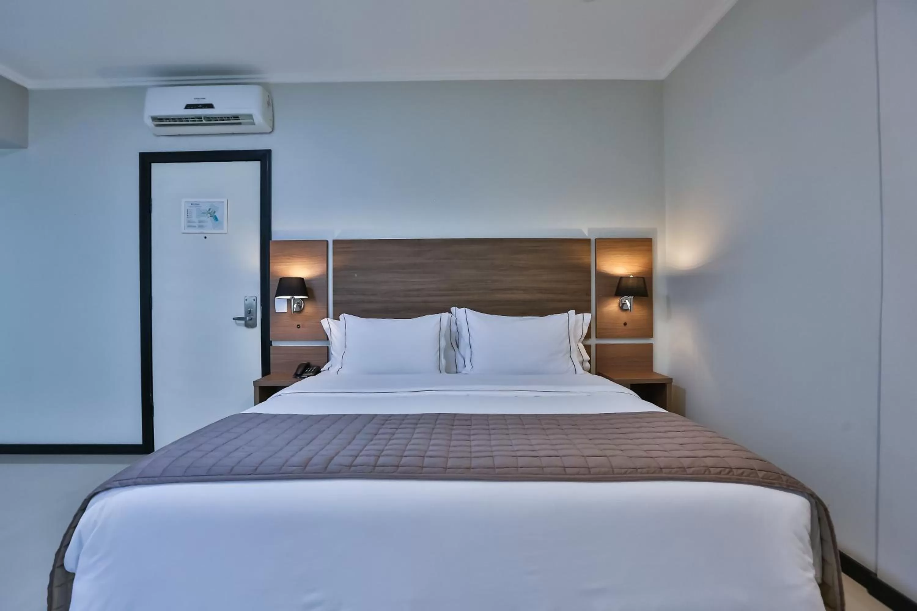 Bed in Wyndham Golden Foz Suítes