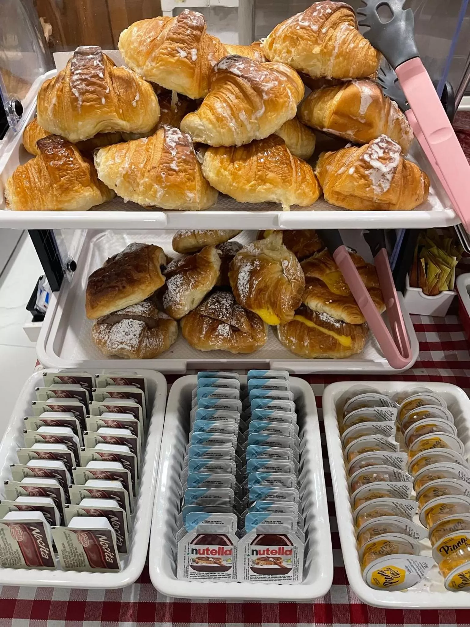 Breakfast in Hotel Le Petit