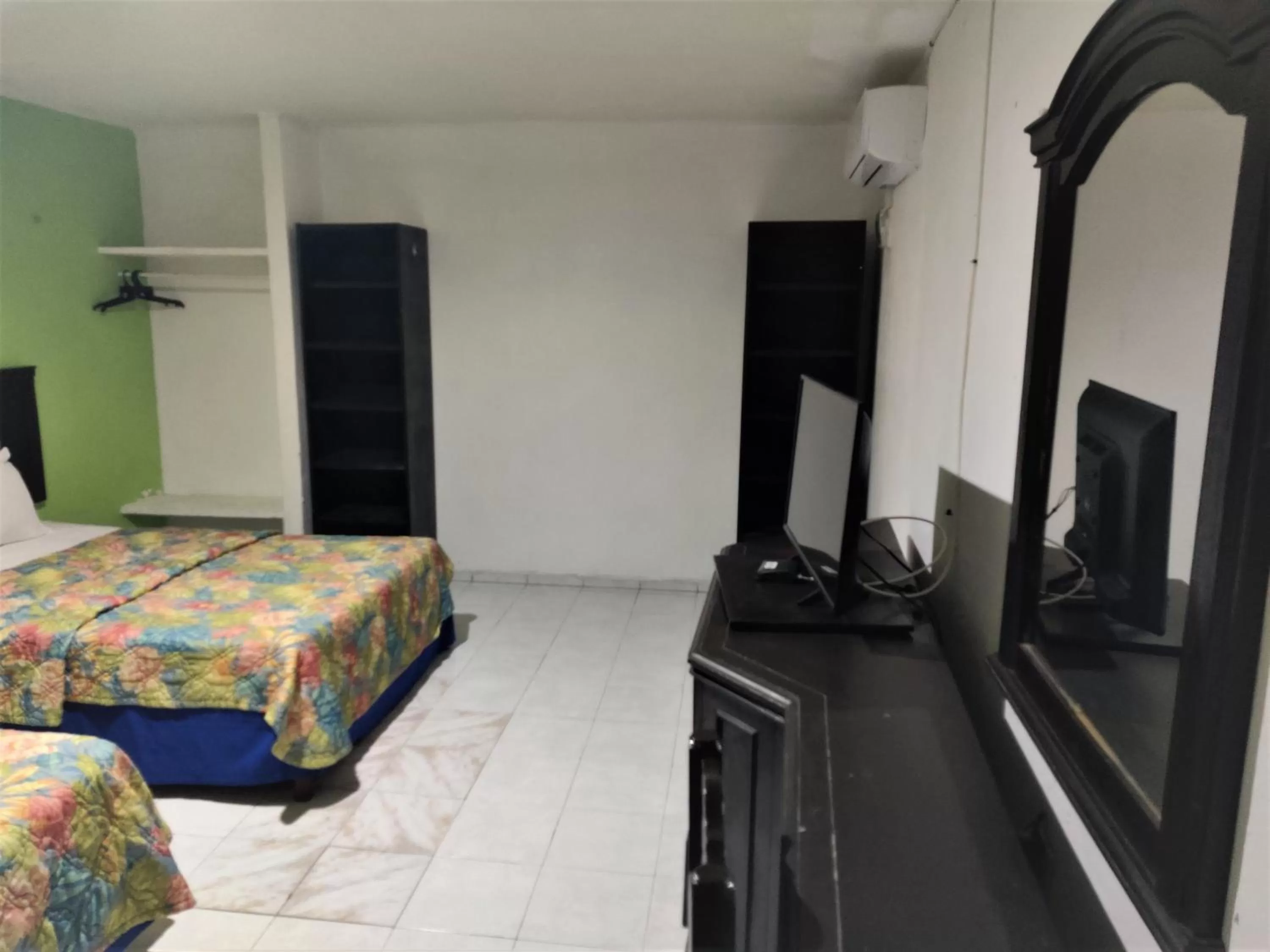 TV and multimedia, Bed in Hotel El Cid