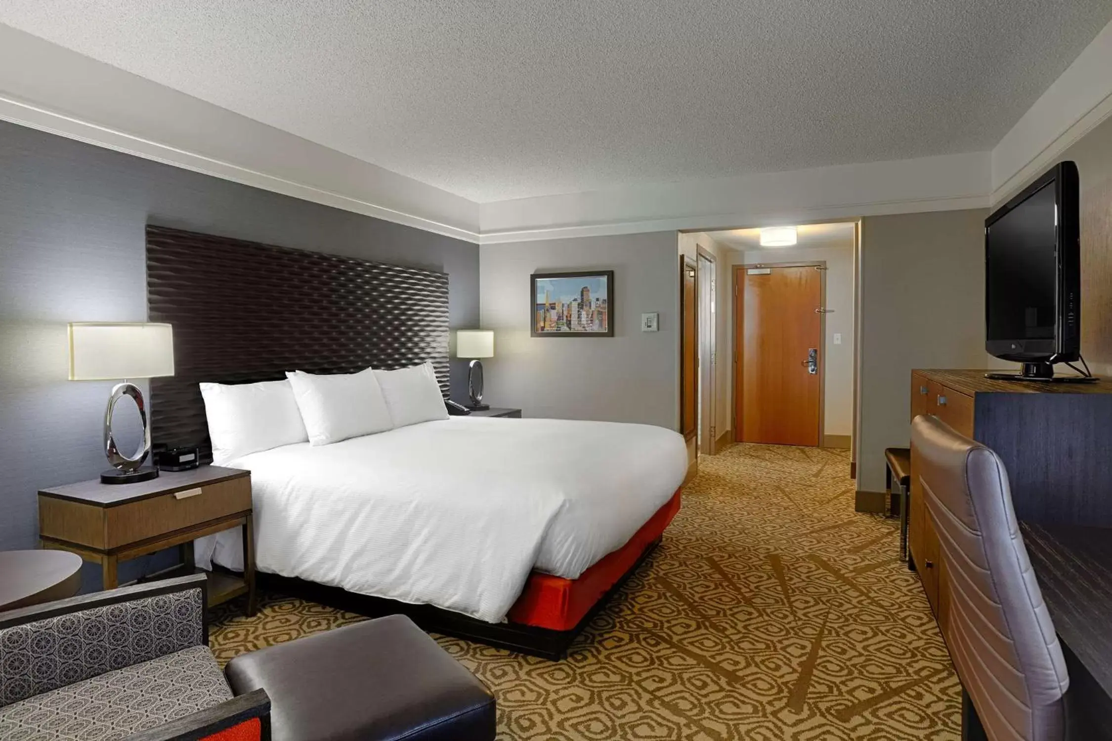 Bedroom, Bed in DoubleTree by Hilton San Francisco Airport North Bayfront